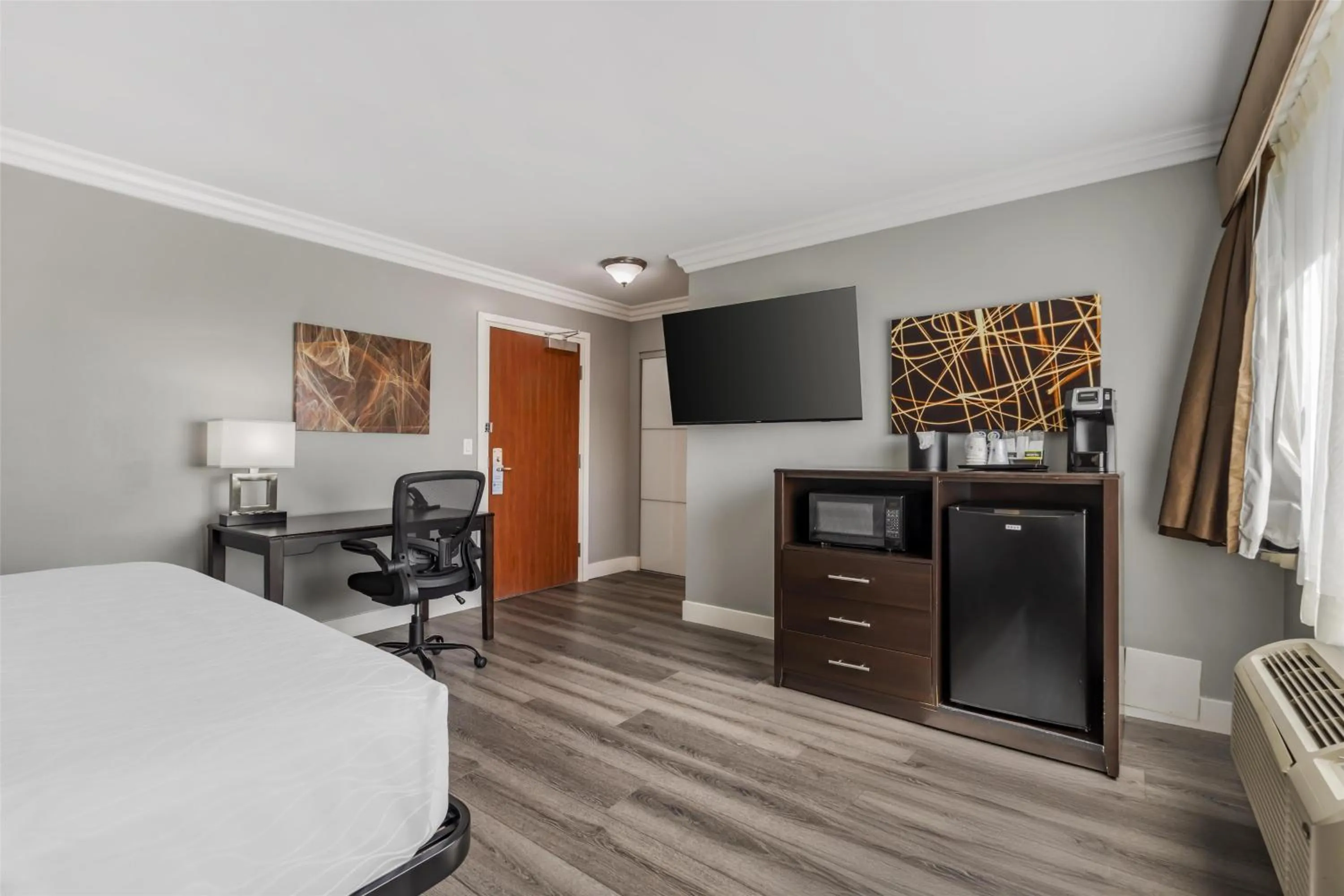 Bedroom, Bed in Best Western Plus LA Mid-Town Hotel