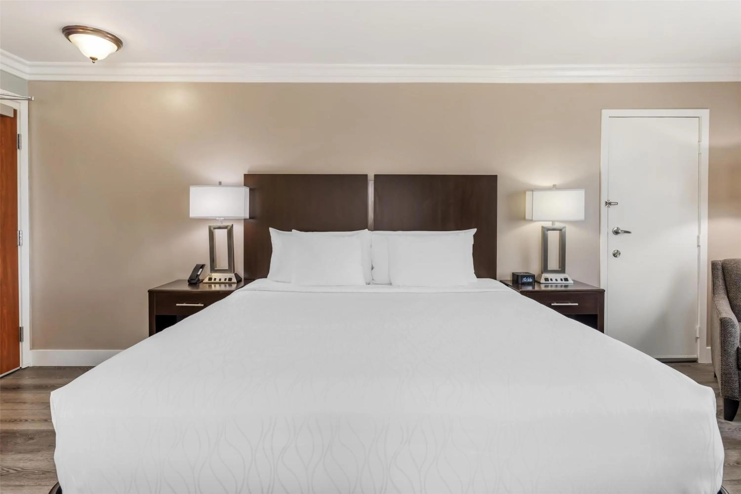 Bedroom, Bed in Best Western Plus LA Mid-Town Hotel