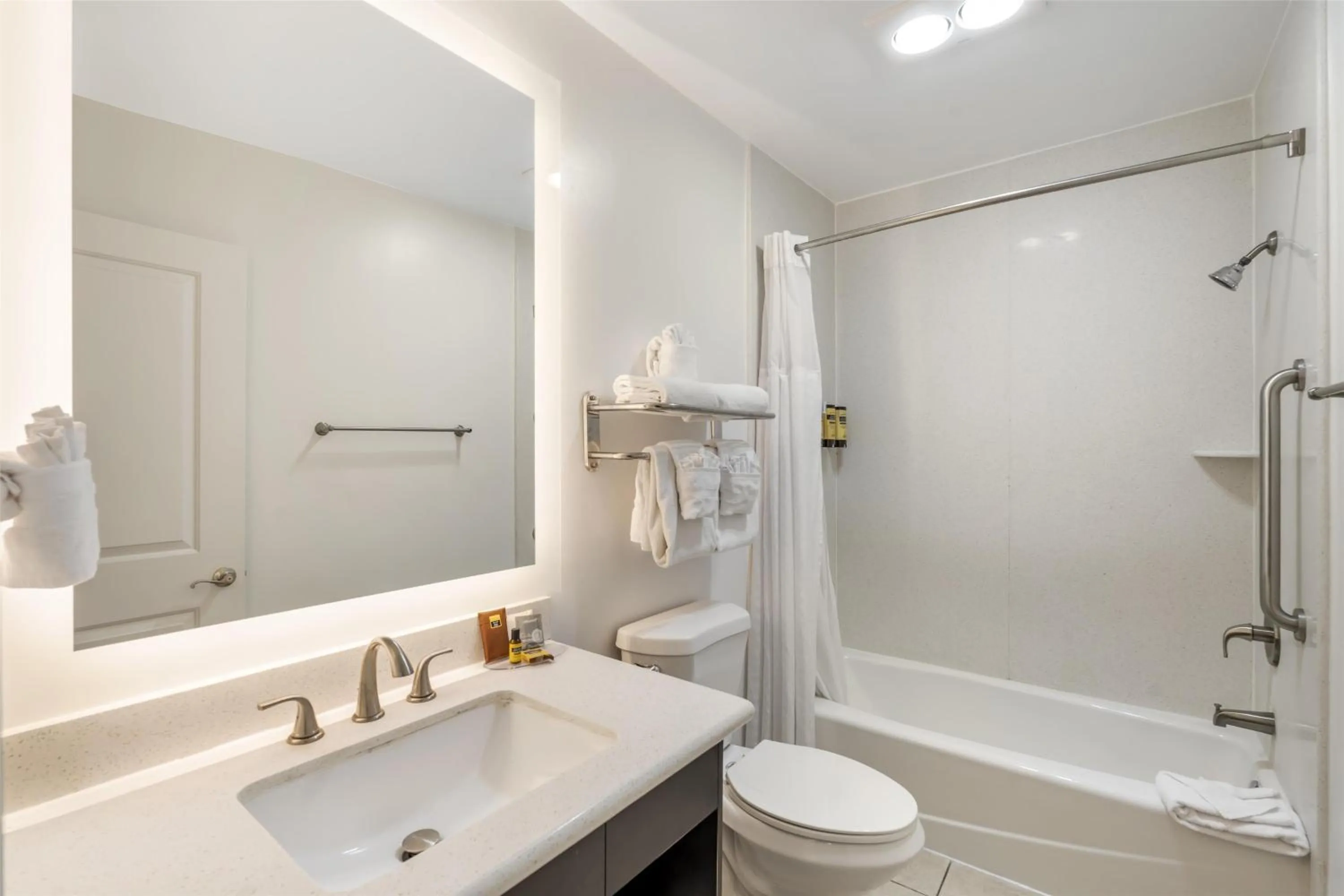 Bathroom in Best Western Plus LA Mid-Town Hotel