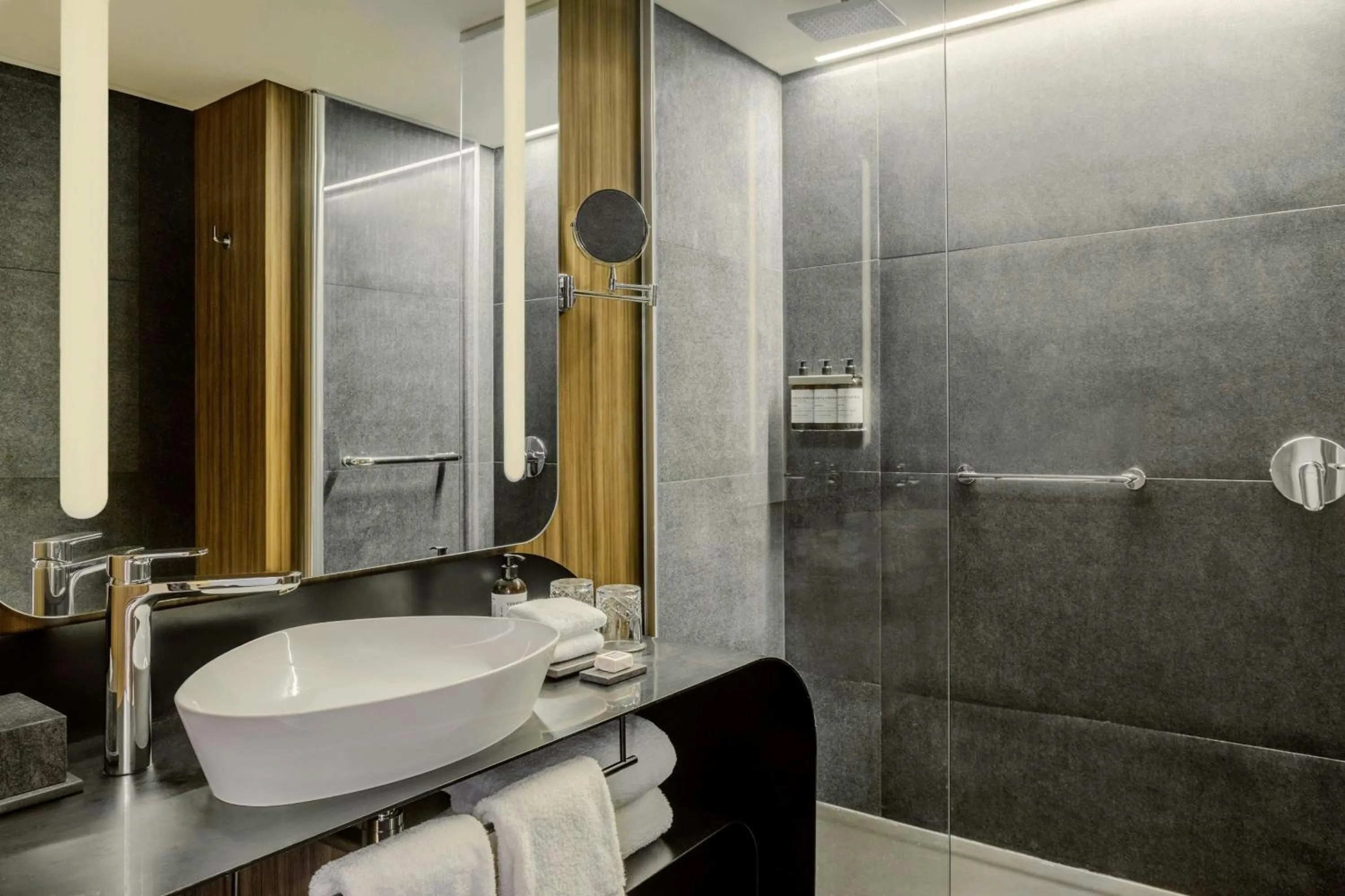 Bathroom in Recoleta Grand, Buenos Aires, a Tribute Portfolio Hotel