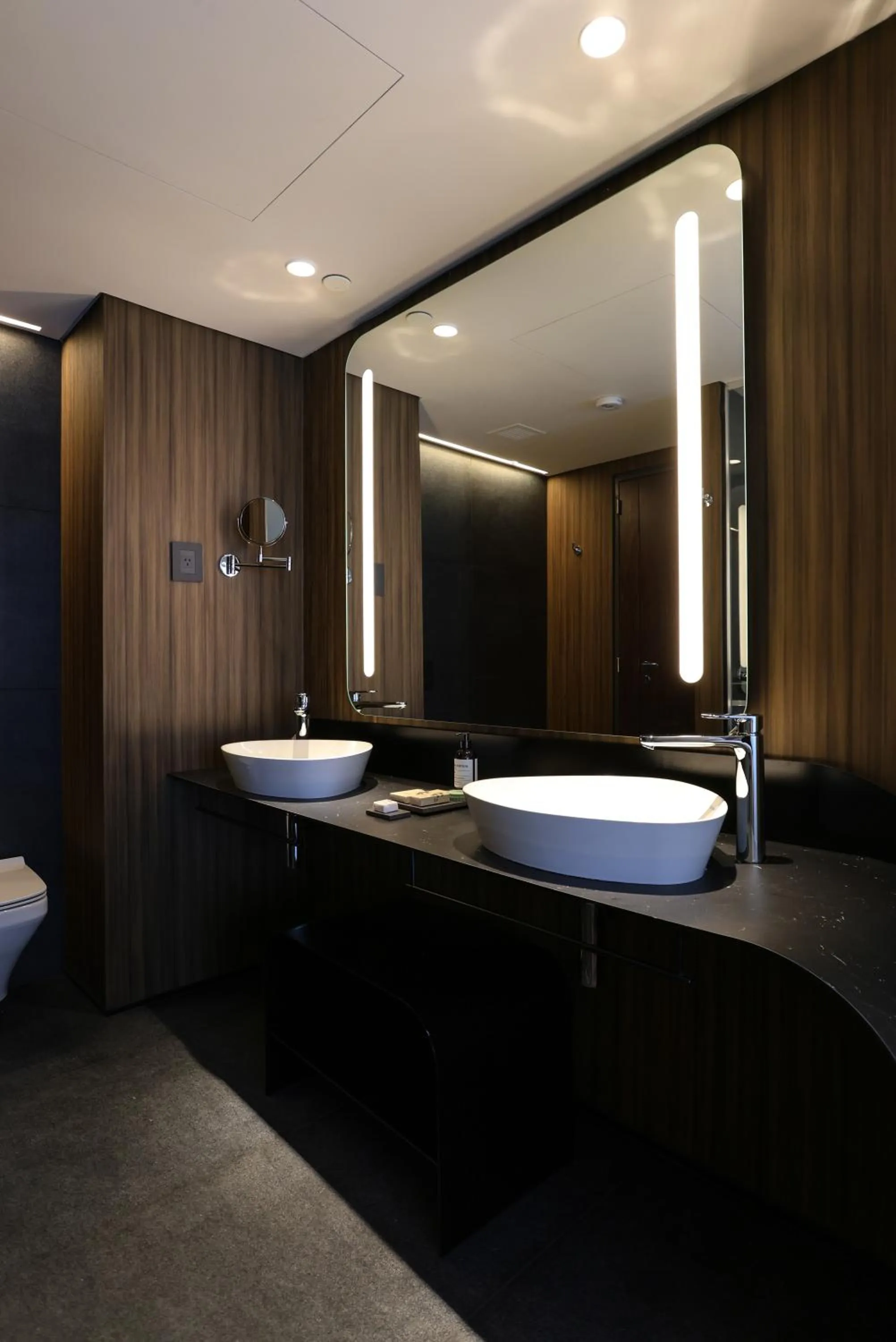 Bathroom in Recoleta Grand, Buenos Aires, a Tribute Portfolio Hotel