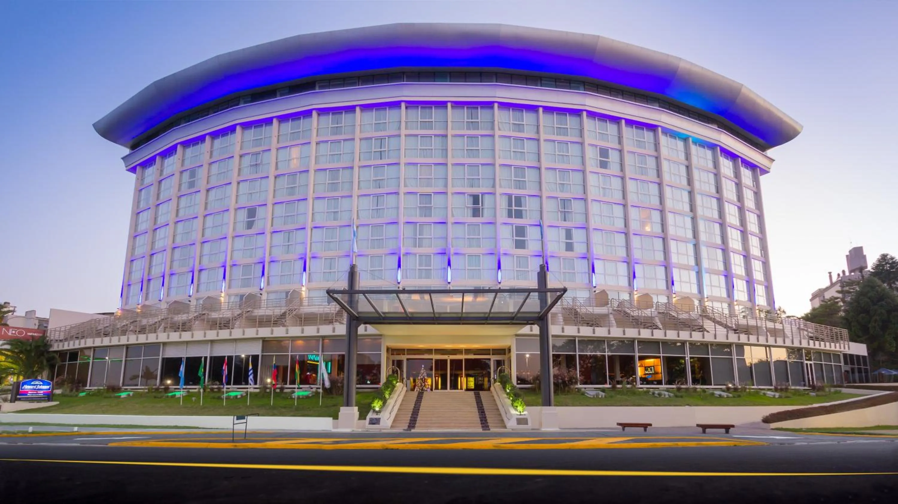 Facade/entrance in Howard Johnson Plaza Resort & Casino Mayorazgo