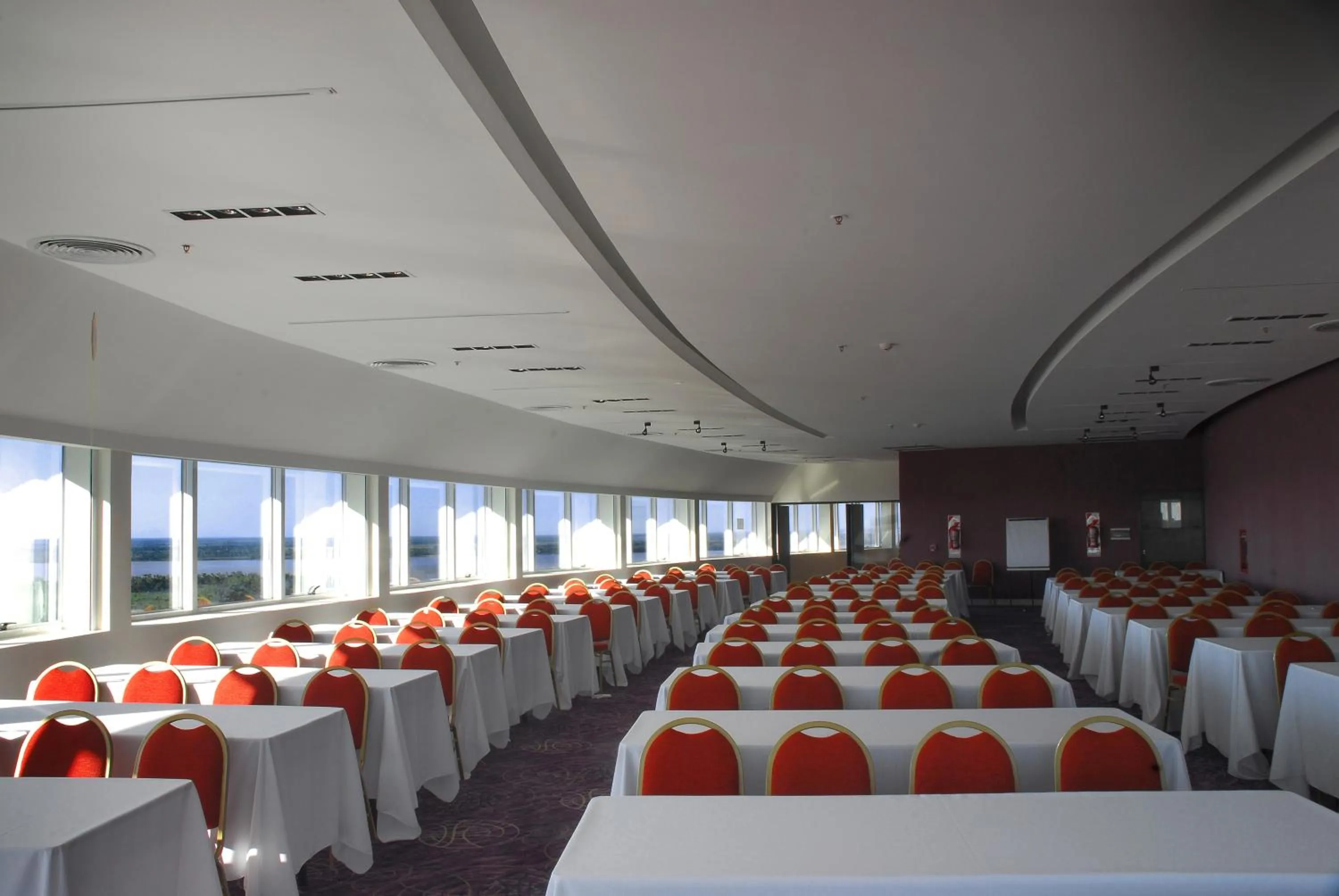 Business facilities in Howard Johnson Plaza Resort & Casino Mayorazgo