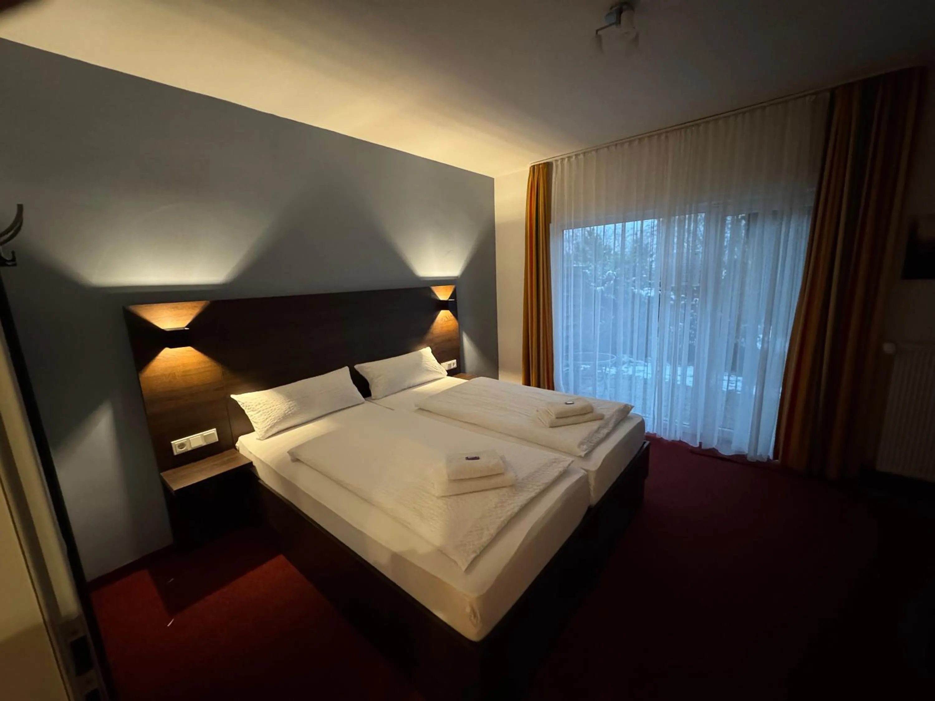 Photo of the whole room, Bed in Altes Doktorhaus - Hotel Garni