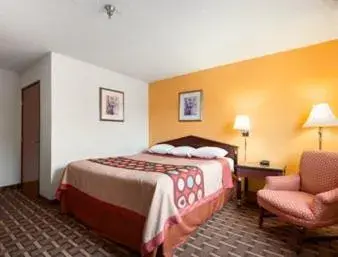 Queen Studio Suite - Smoking in Super 8 by Wyndham Brookville Queen Studio Suite - Smoking in Super 8 by Wyndham Brookville