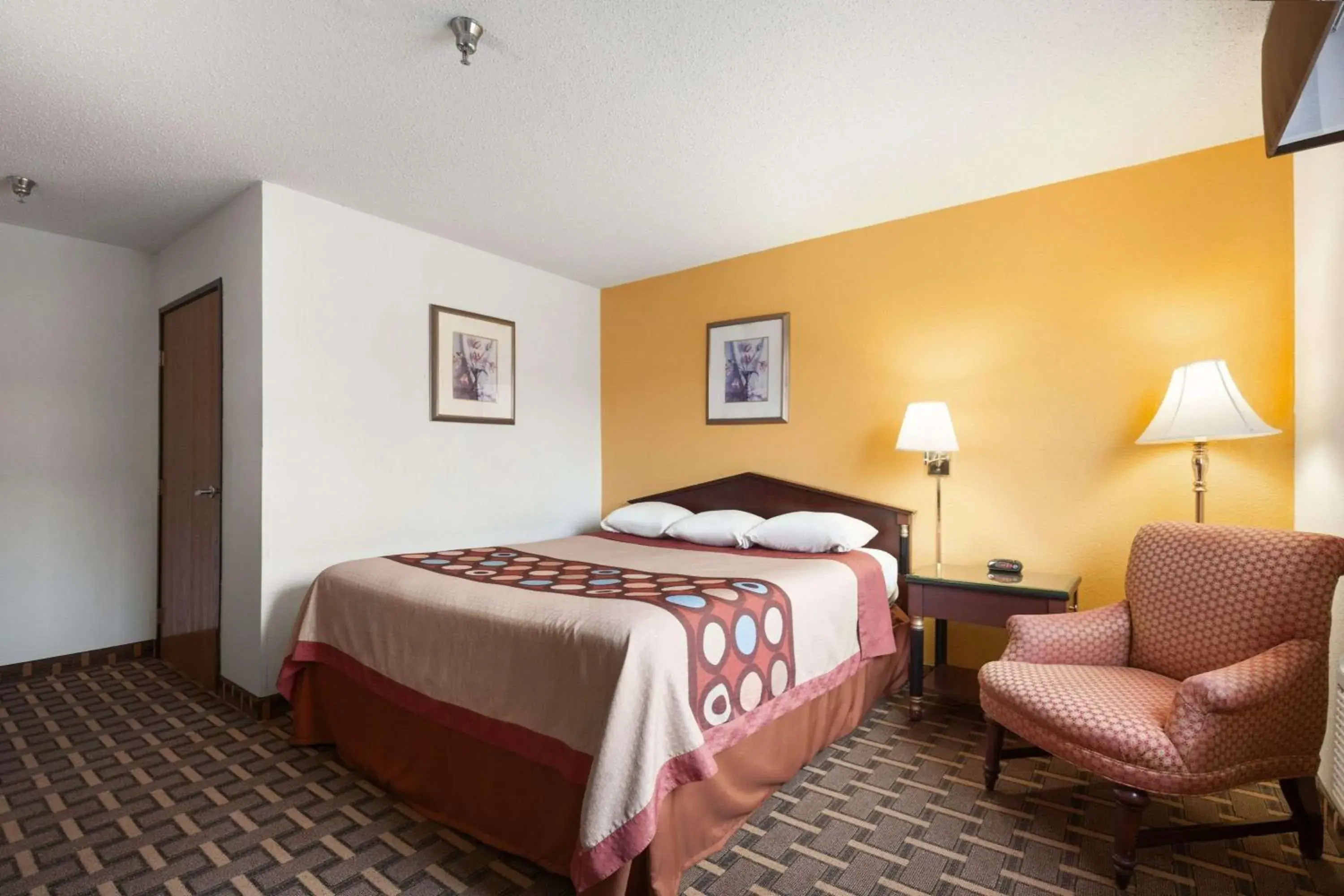 Queen Studio Suite - Non-Smoking in Super 8 by Wyndham Brookville Queen Studio Suite - Non-Smoking in Super 8 by Wyndham Brookville