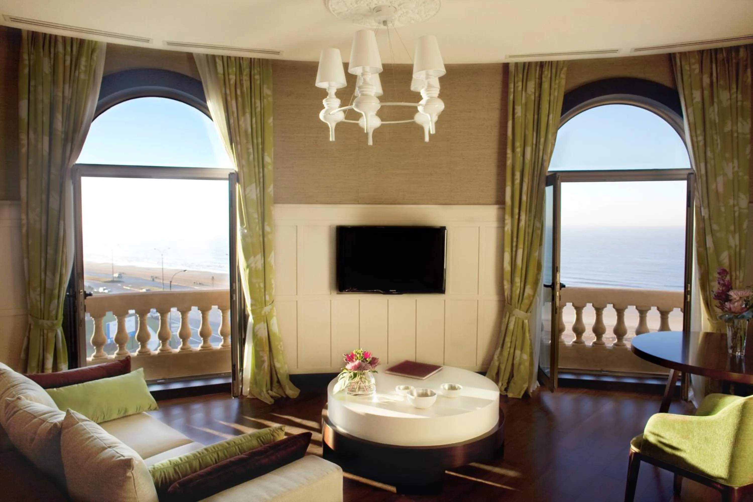 TV and multimedia in Sofitel Montevideo Casino Carrasco & Spa