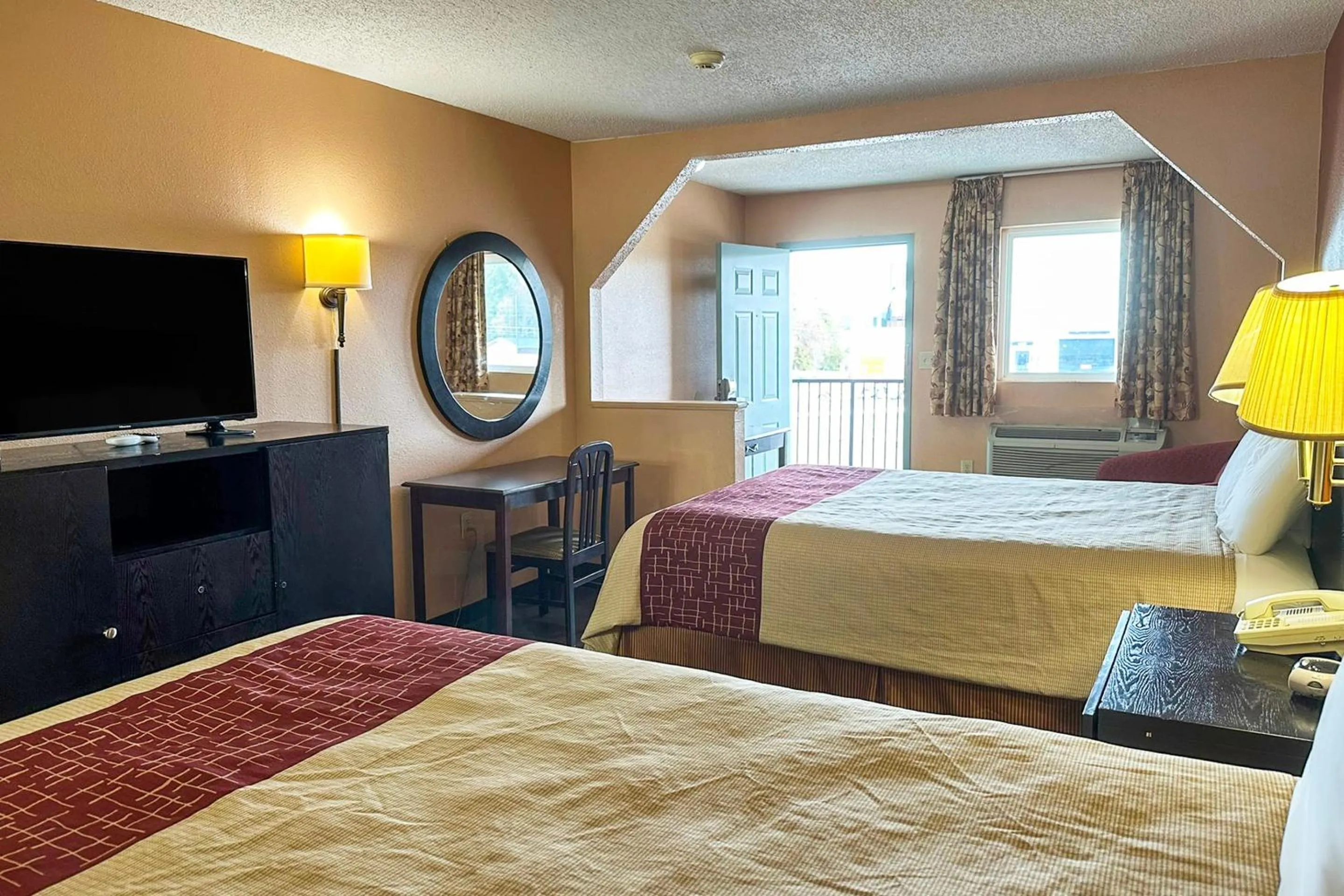 Bedroom, Bed in Garden Inn & Suites