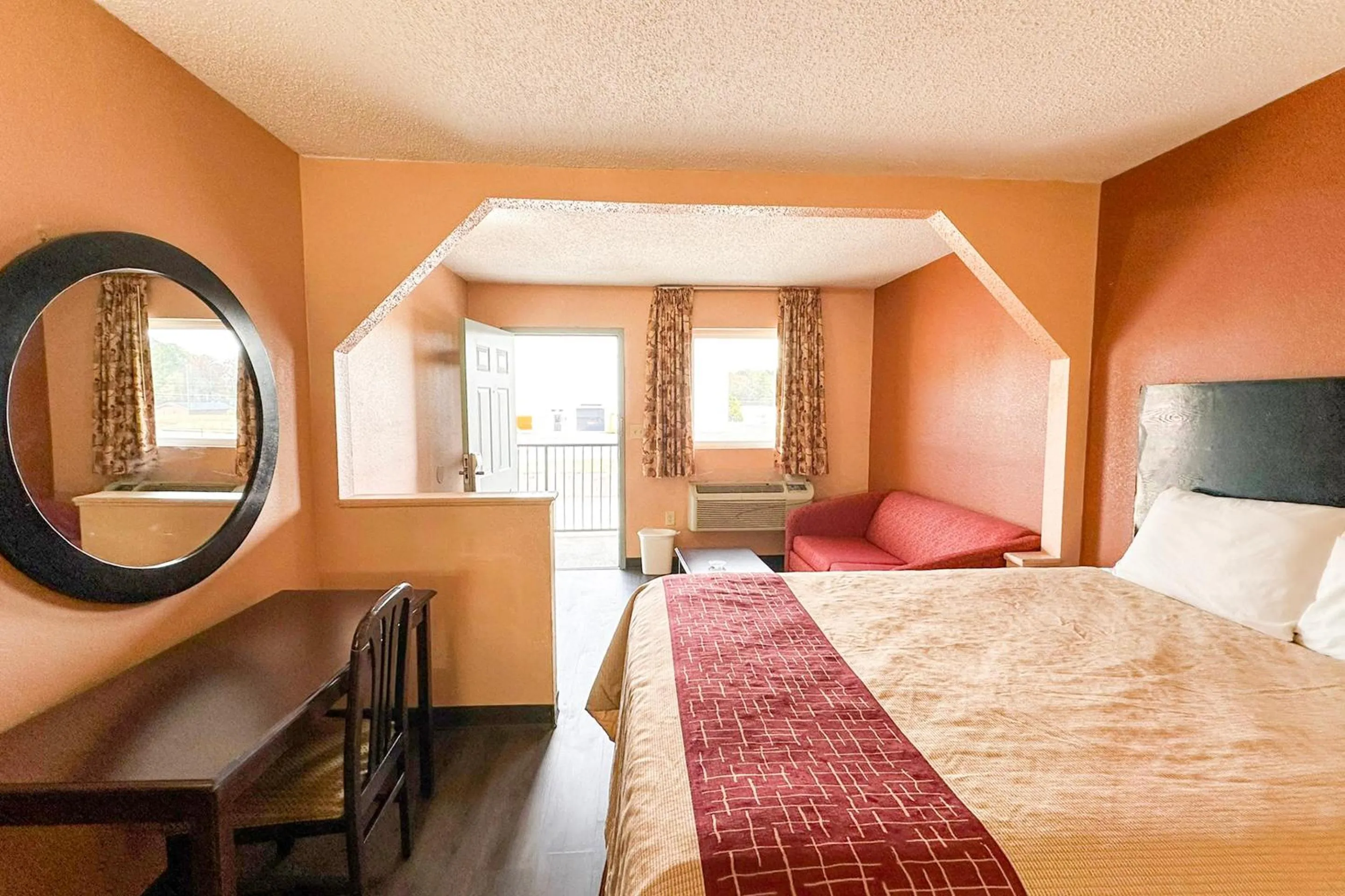 Bedroom, Bed in Garden Inn & Suites