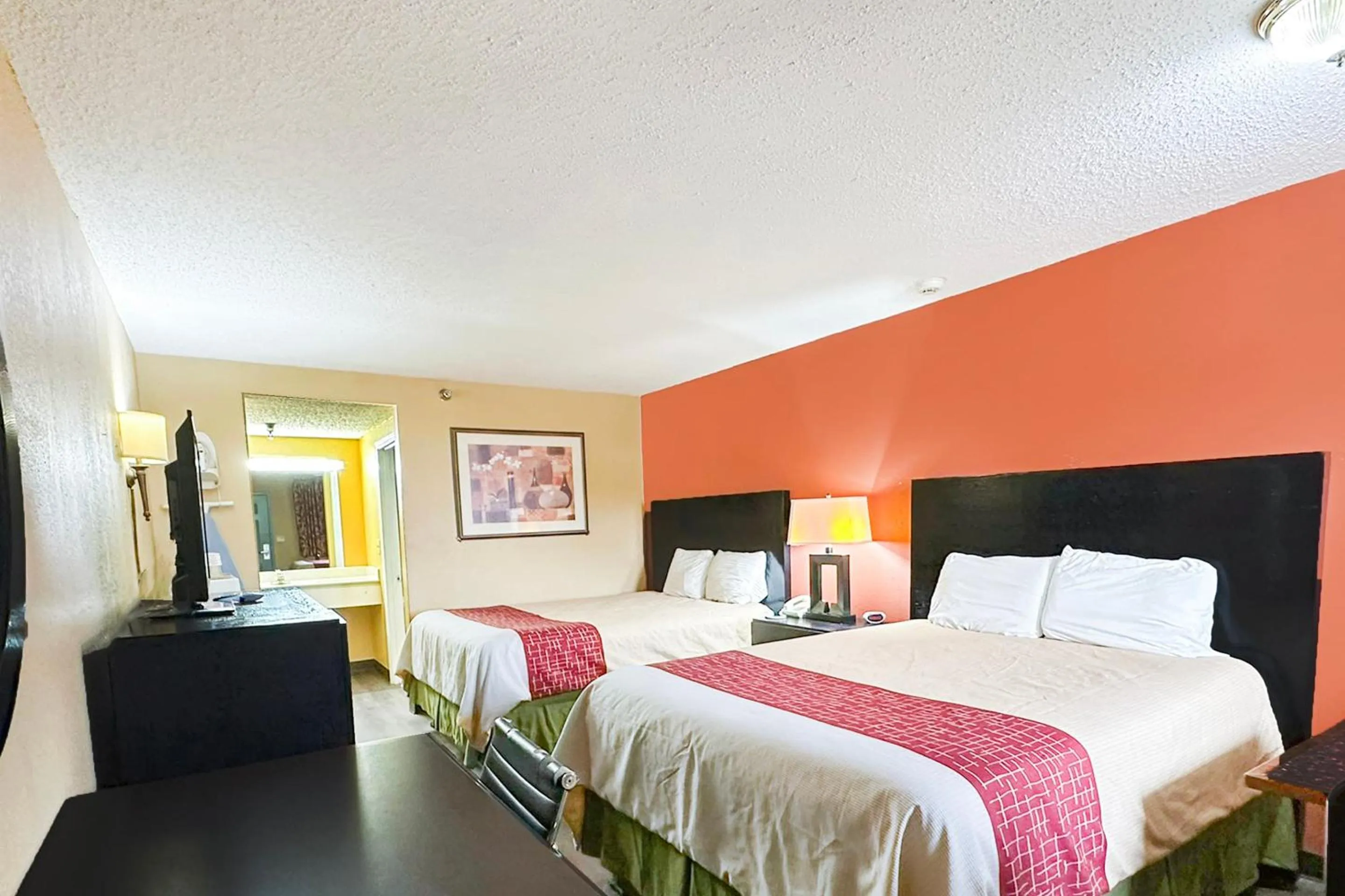 Bedroom, Bed in Garden Inn & Suites