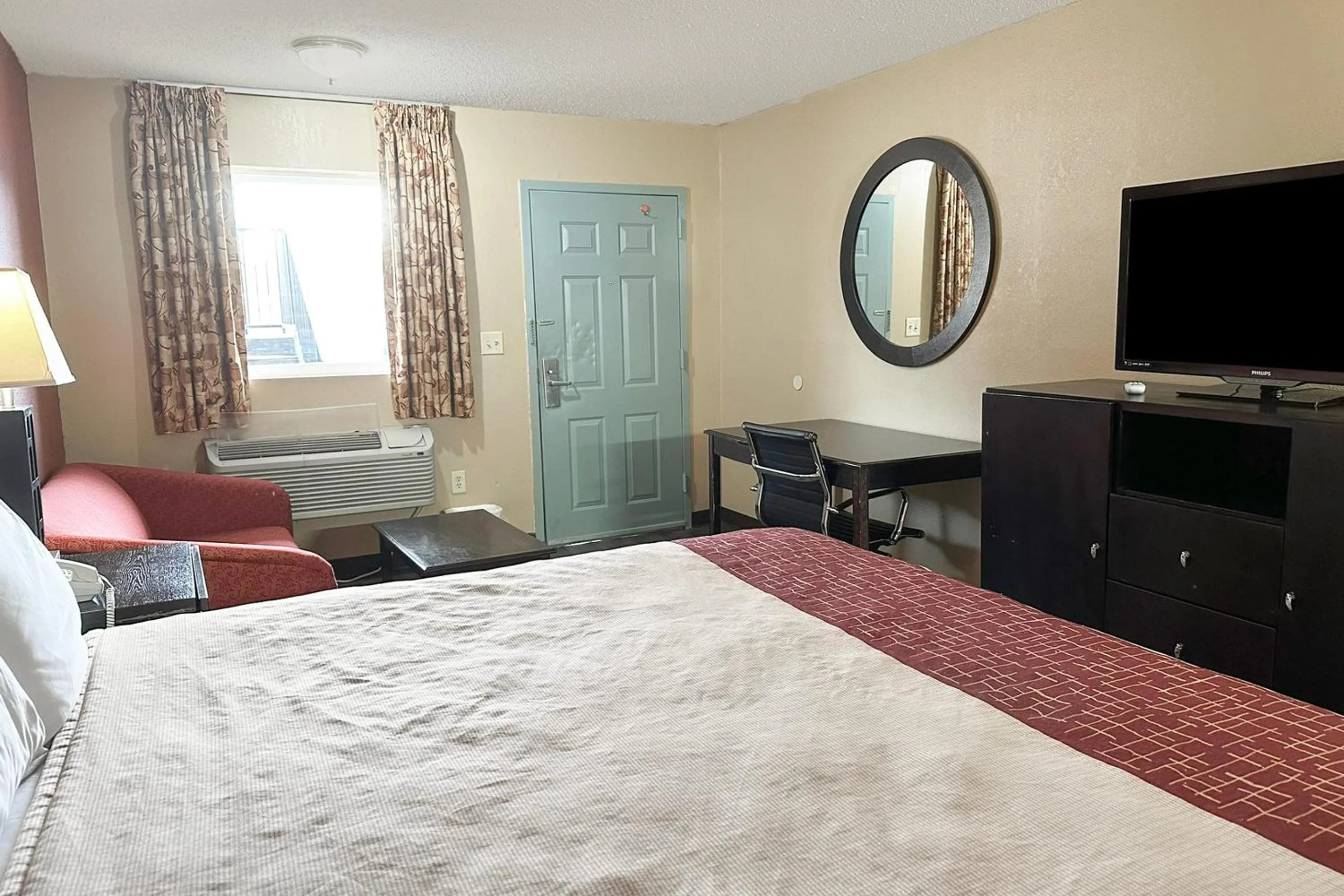 Bedroom, Bed in Garden Inn & Suites