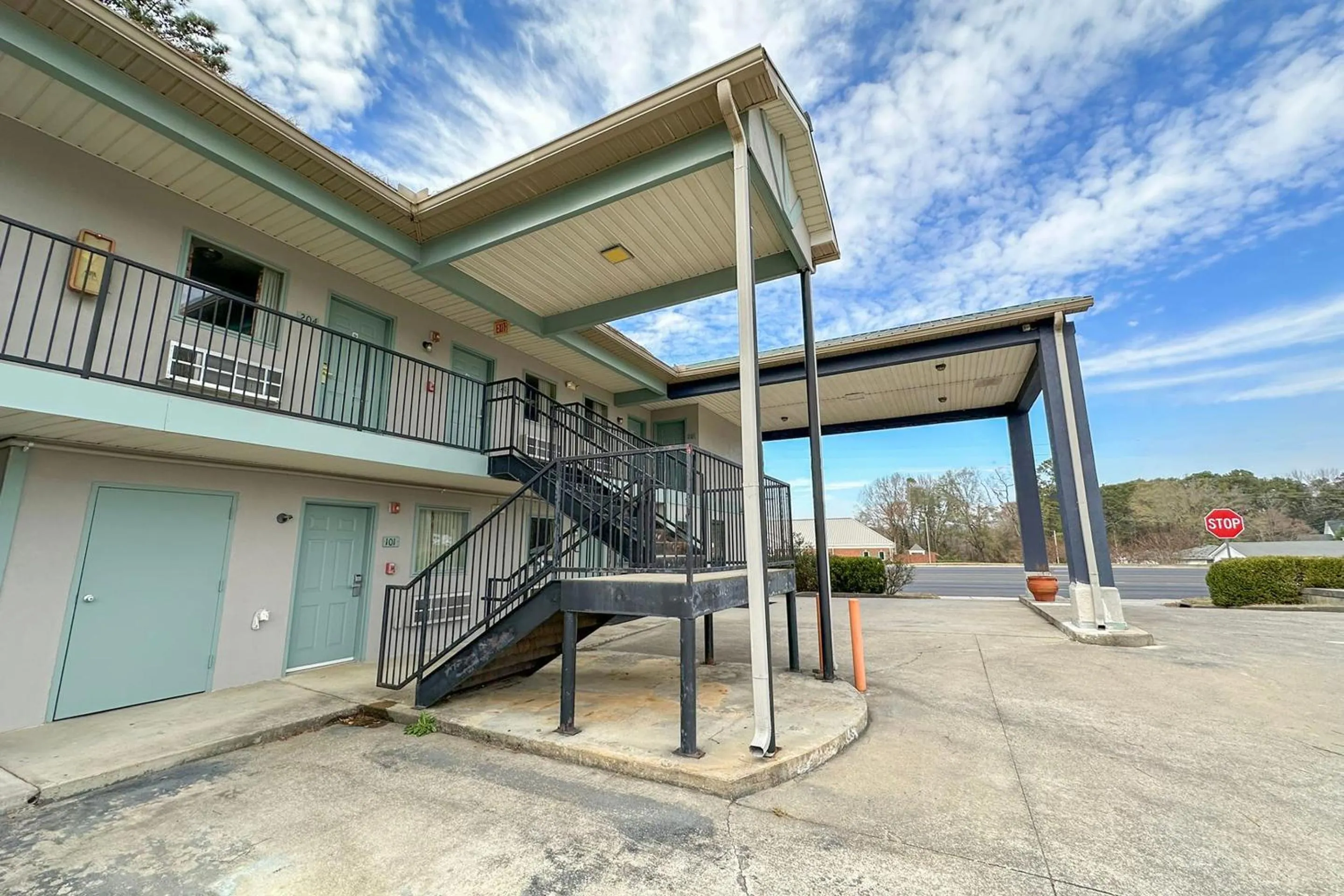 Facade/entrance in Garden Inn & Suites