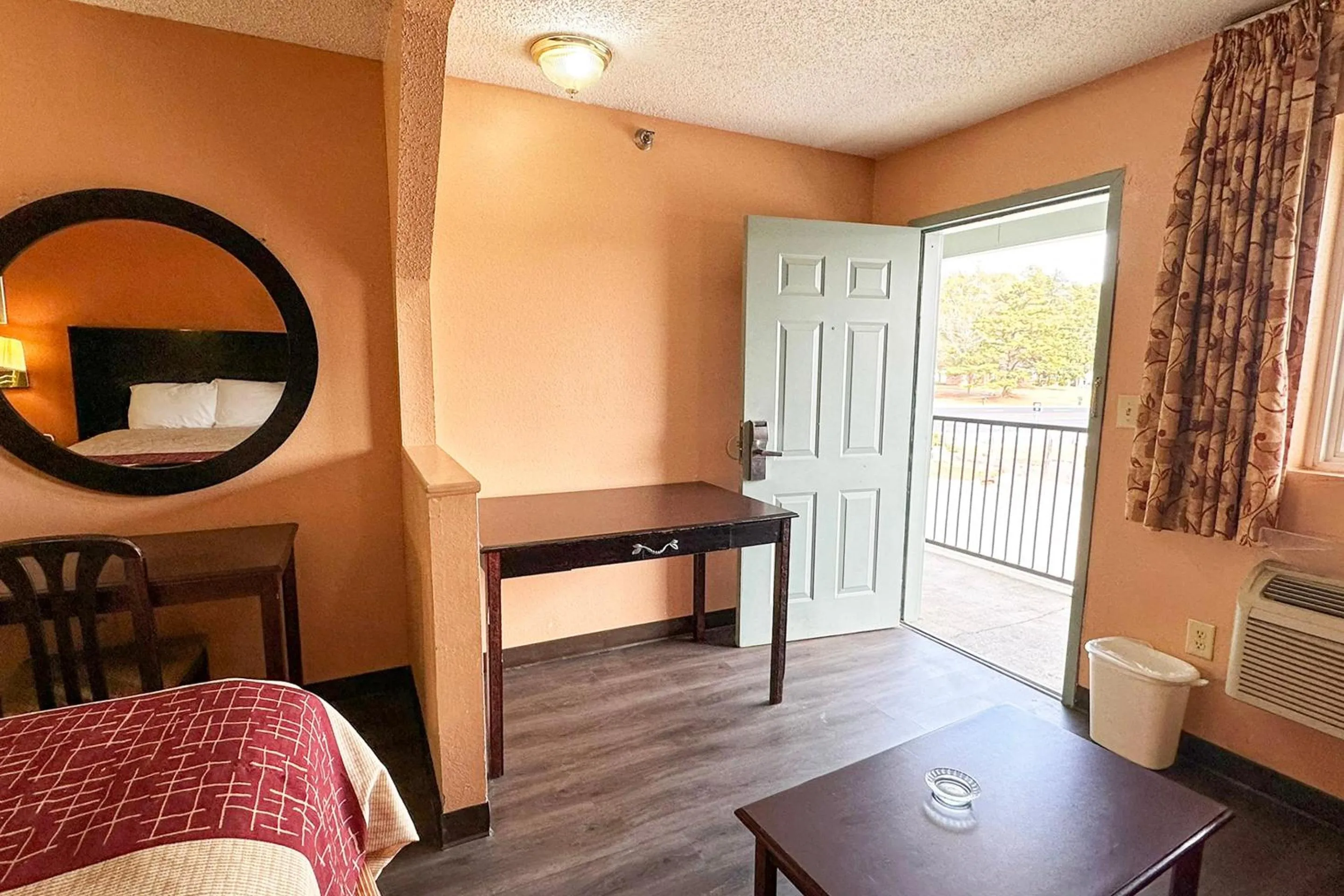 Bedroom, Bed in Garden Inn & Suites