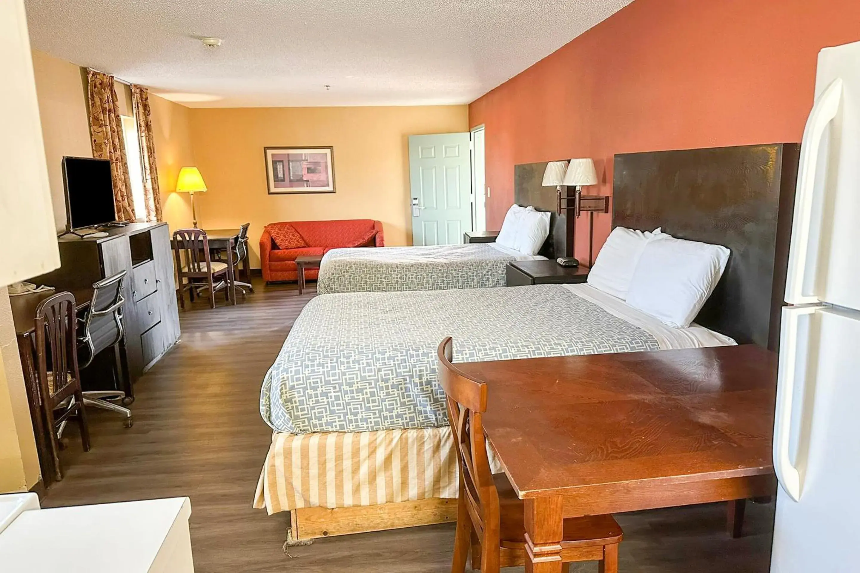2 Queen Beds with Kitchenette Non-Smoking in Garden Inn & Suites 2 Queen Beds with Kitchenette Non-Smoking in Garden Inn & Suites