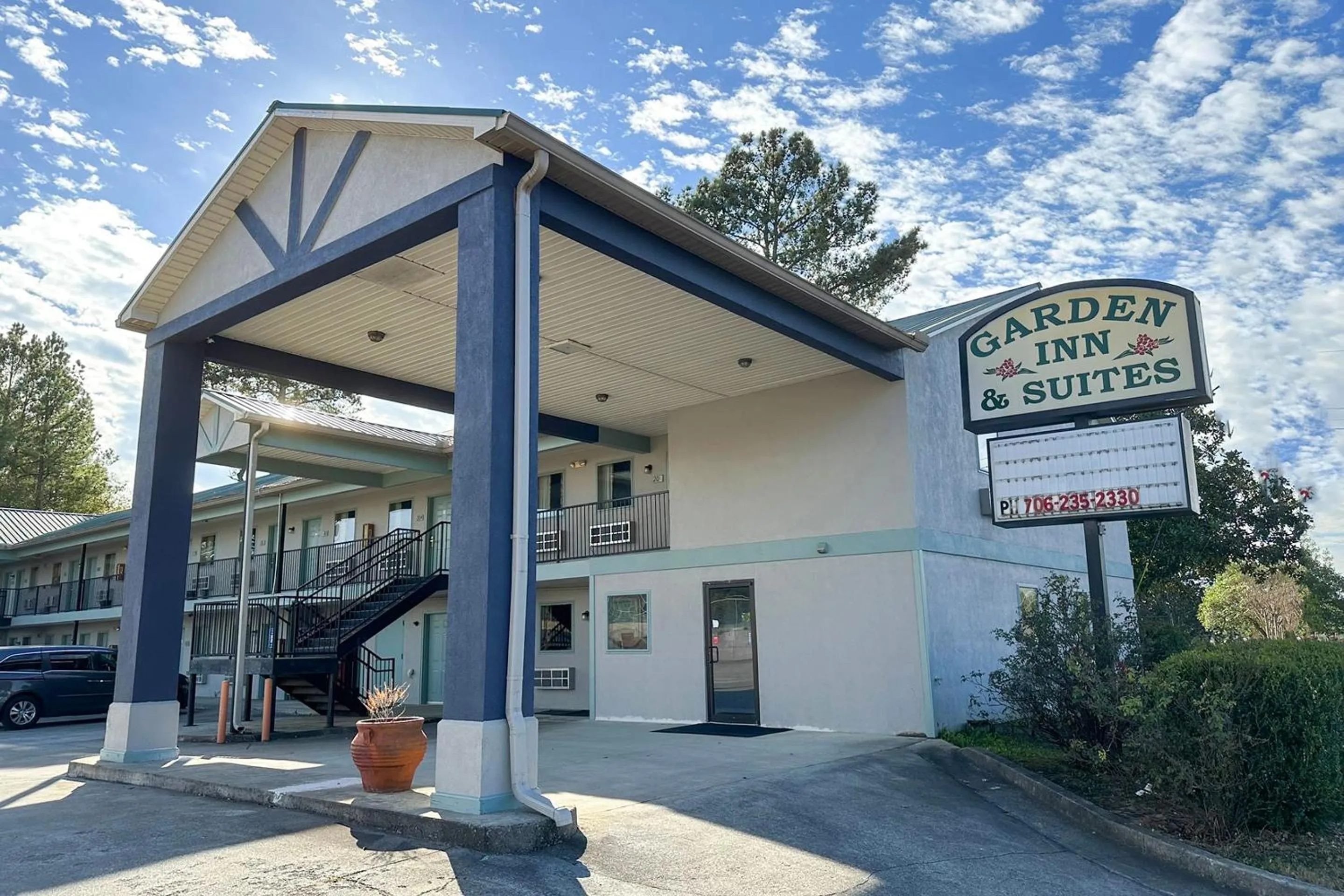 Facade/entrance in Garden Inn & Suites