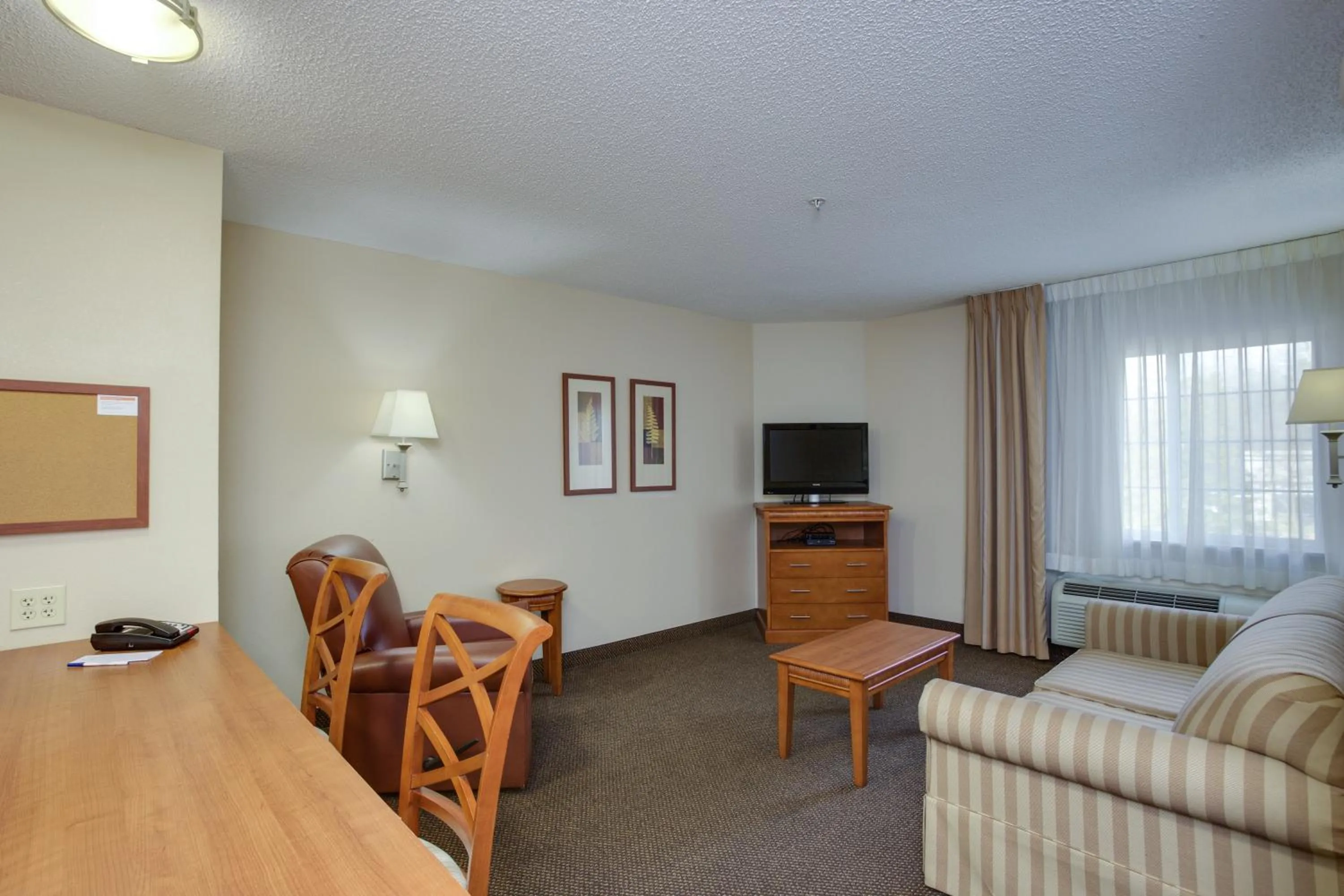 Bedroom in Candlewood Suites Richmond Airport by IHG