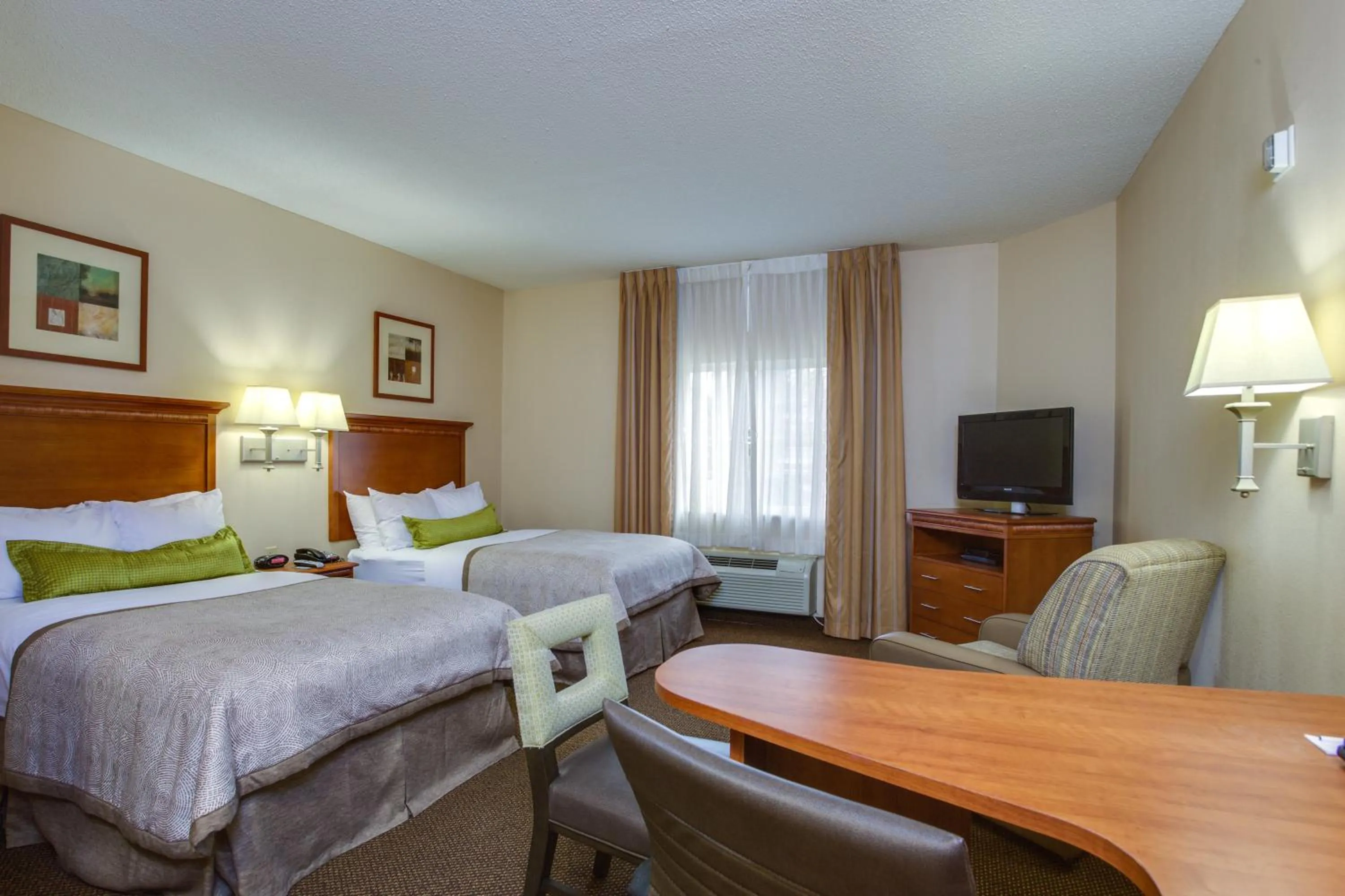 Photo of the whole room, Bed in Candlewood Suites Richmond Airport by IHG