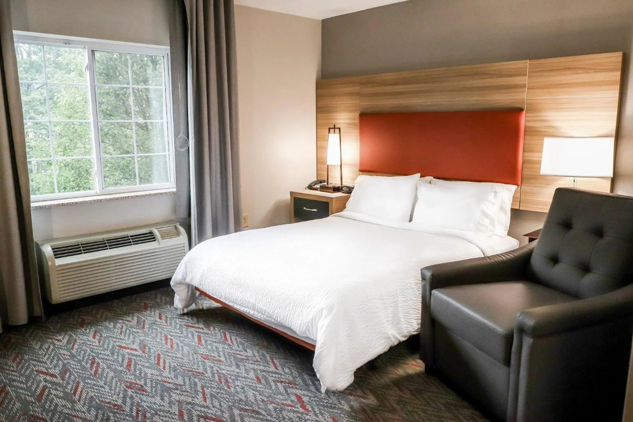 Photo of the whole room, Bed in Candlewood Suites Richmond Airport by IHG