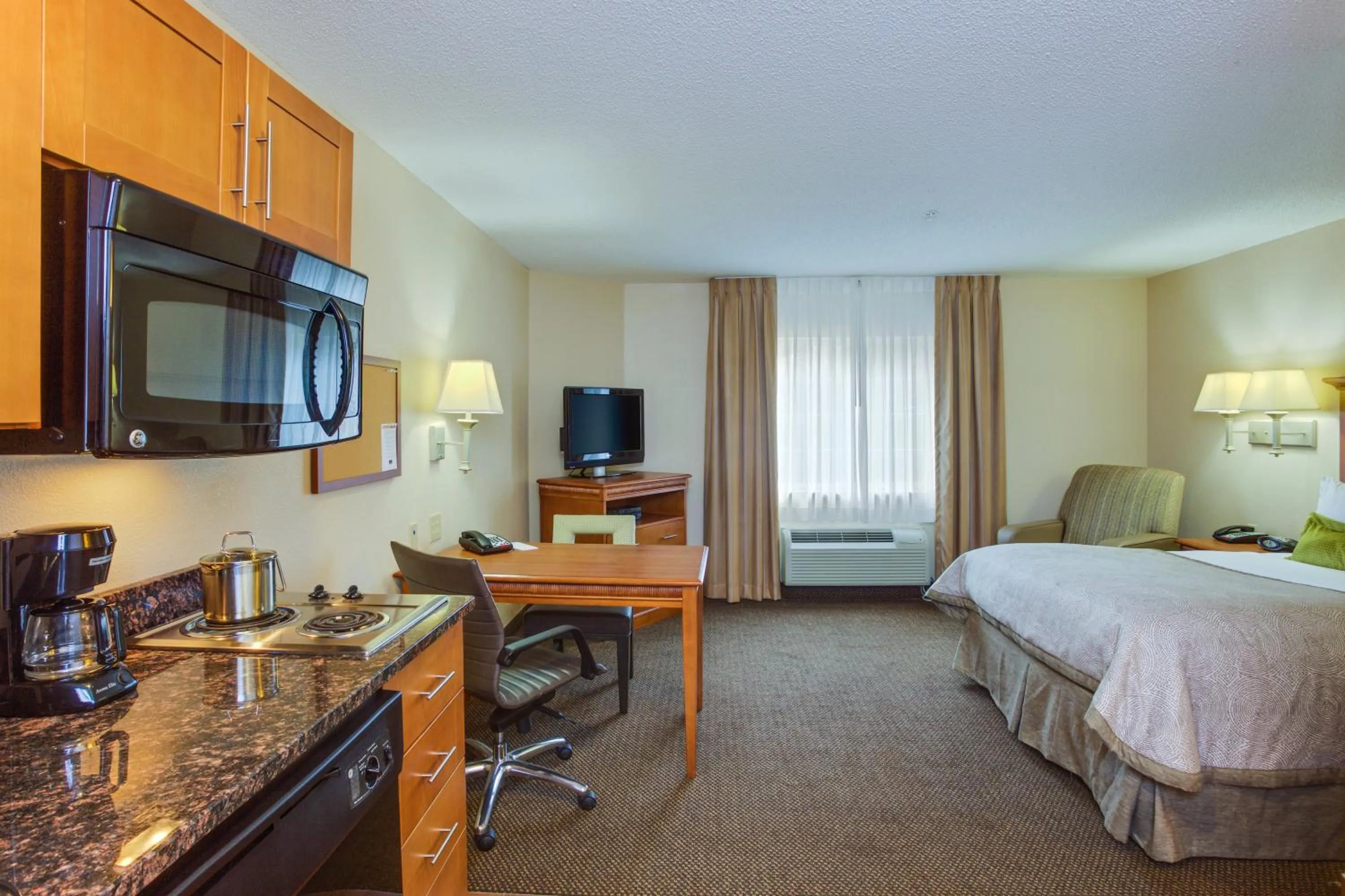 Photo of the whole room, Bed in Candlewood Suites Richmond Airport by IHG