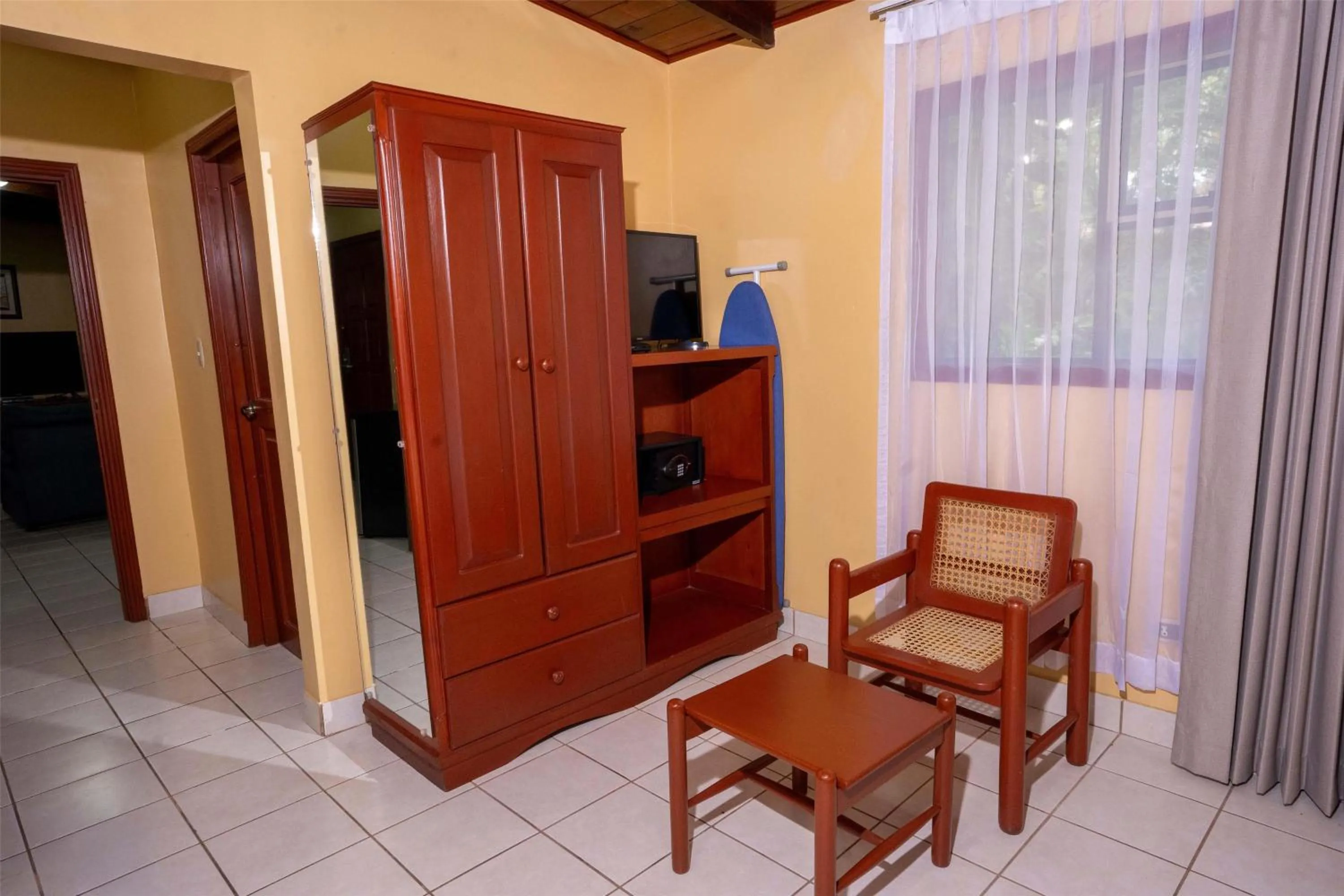 Photo of the whole room in Best Western Las Mercedes Airport