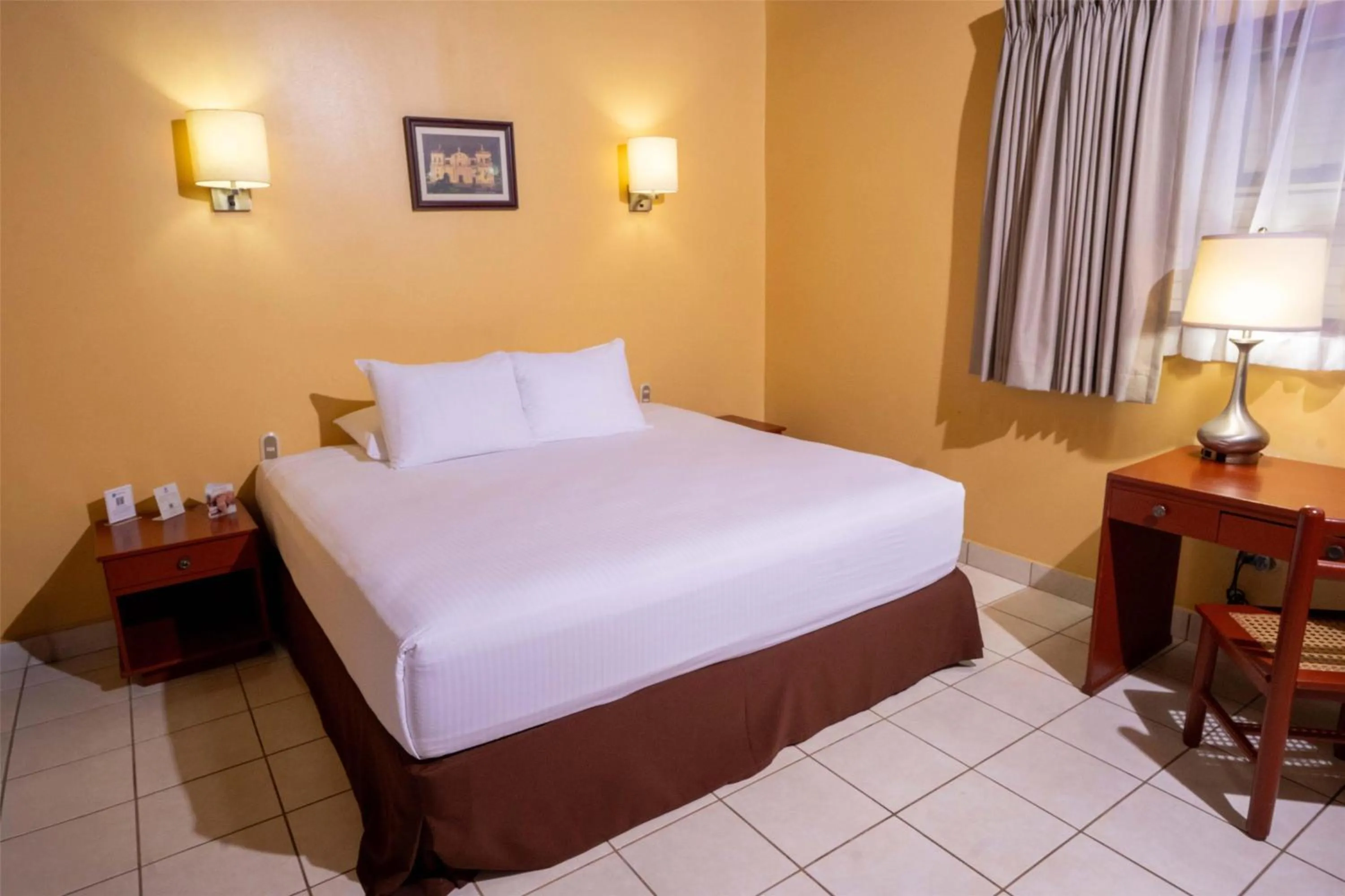 Photo of the whole room, Bed in Best Western Las Mercedes Airport