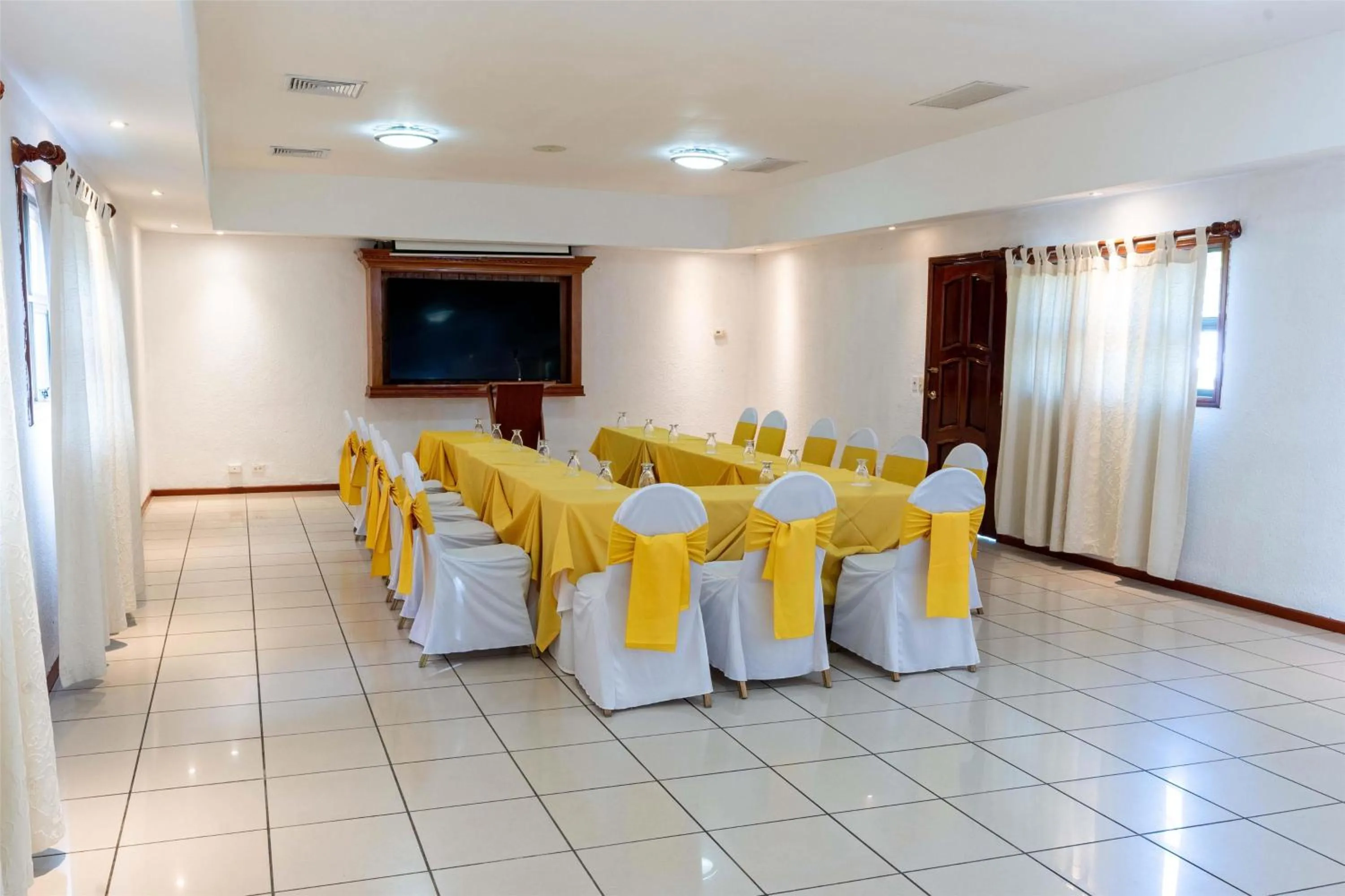 Meeting/conference room in Best Western Las Mercedes Airport