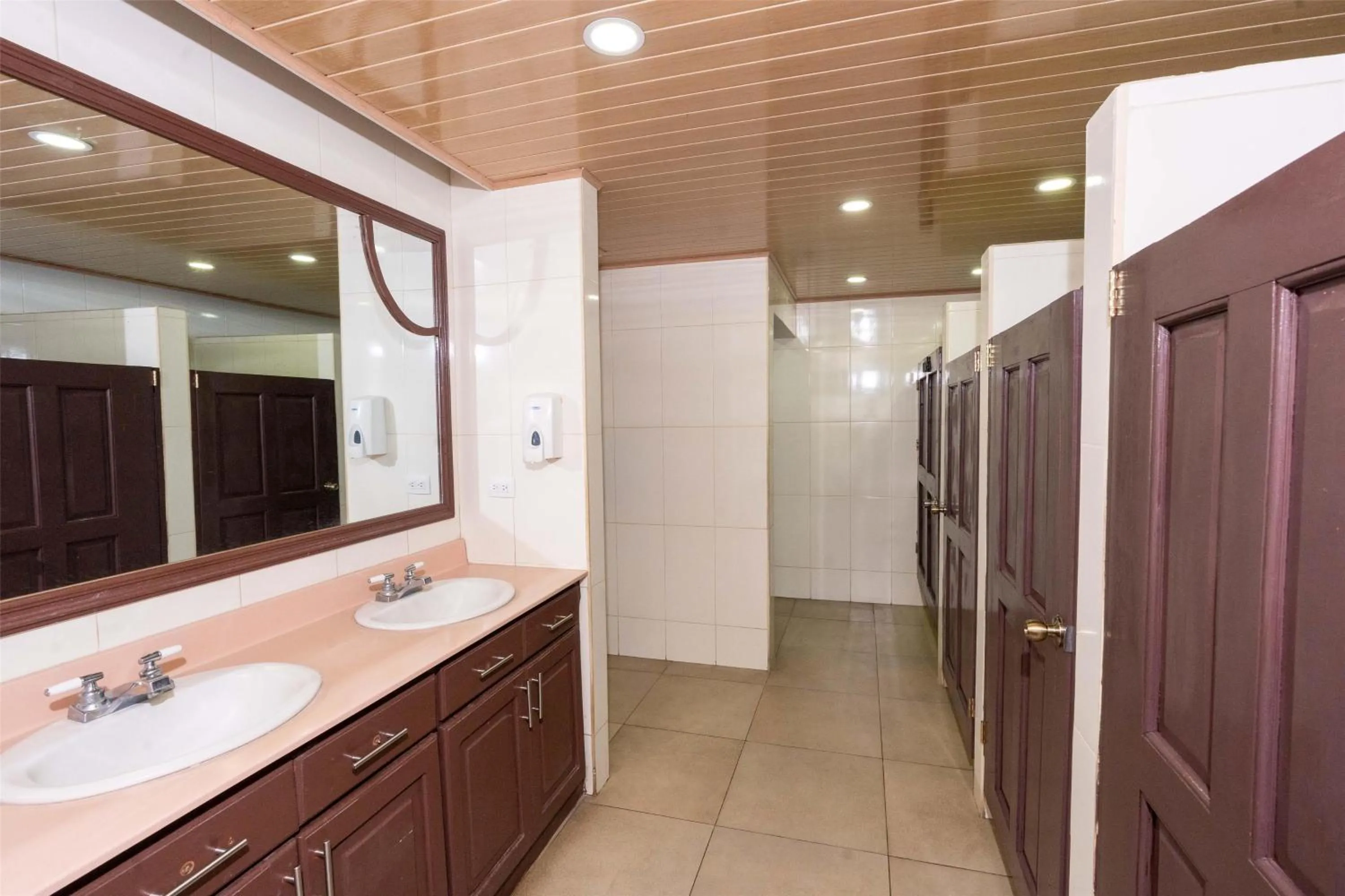 Property building in Best Western Las Mercedes Airport