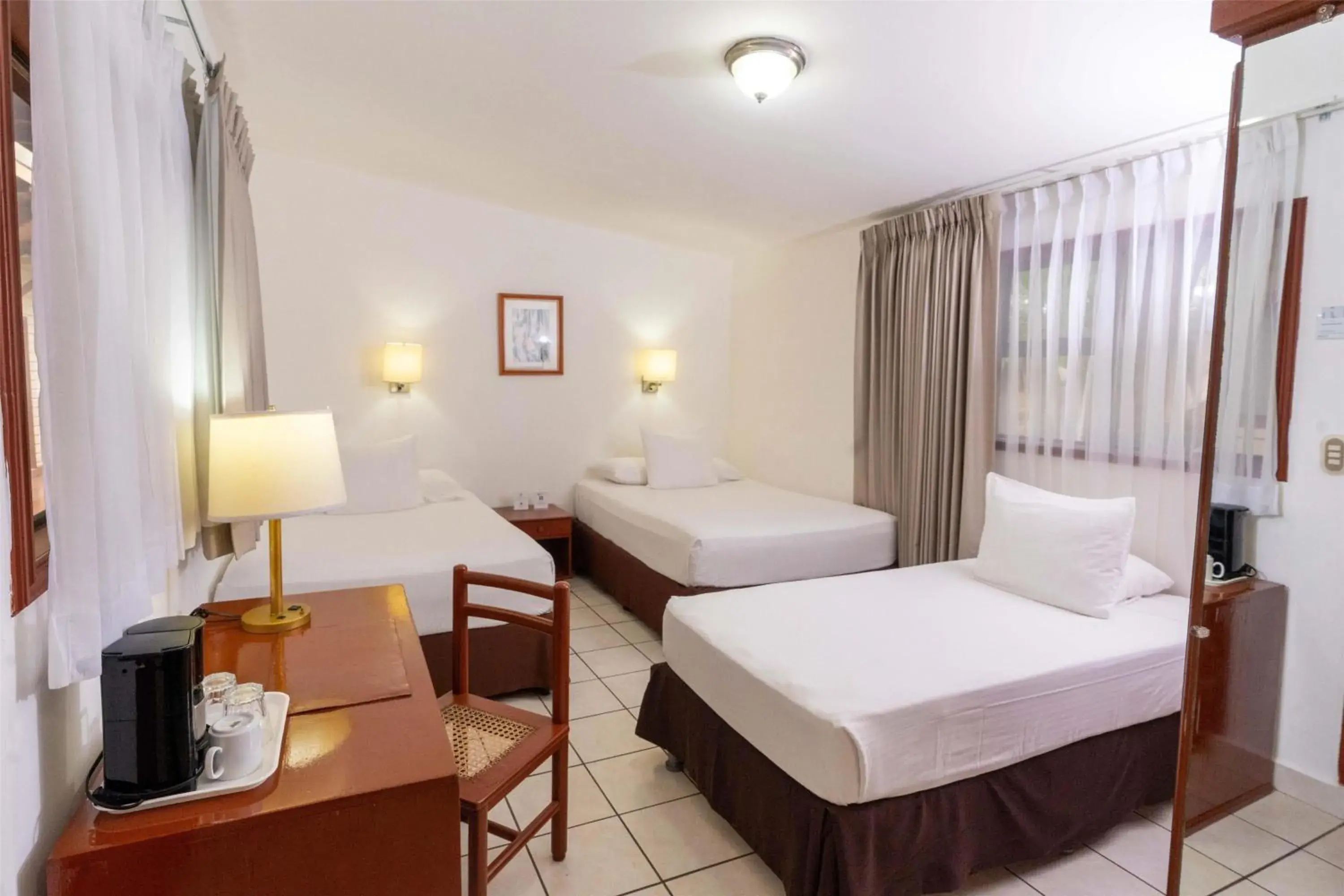 Triple Room with Three Single Beds - single occupancy in Best Western Las Mercedes Airport Triple Room with Three Single Beds - single occupancy in Best Western Las Mercedes Airport