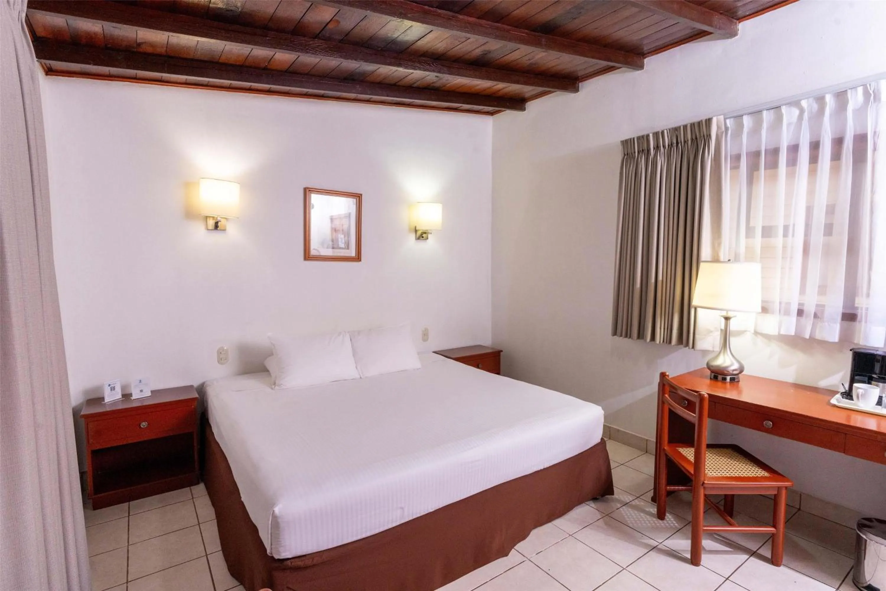Bedroom, Bed in Best Western Las Mercedes Airport