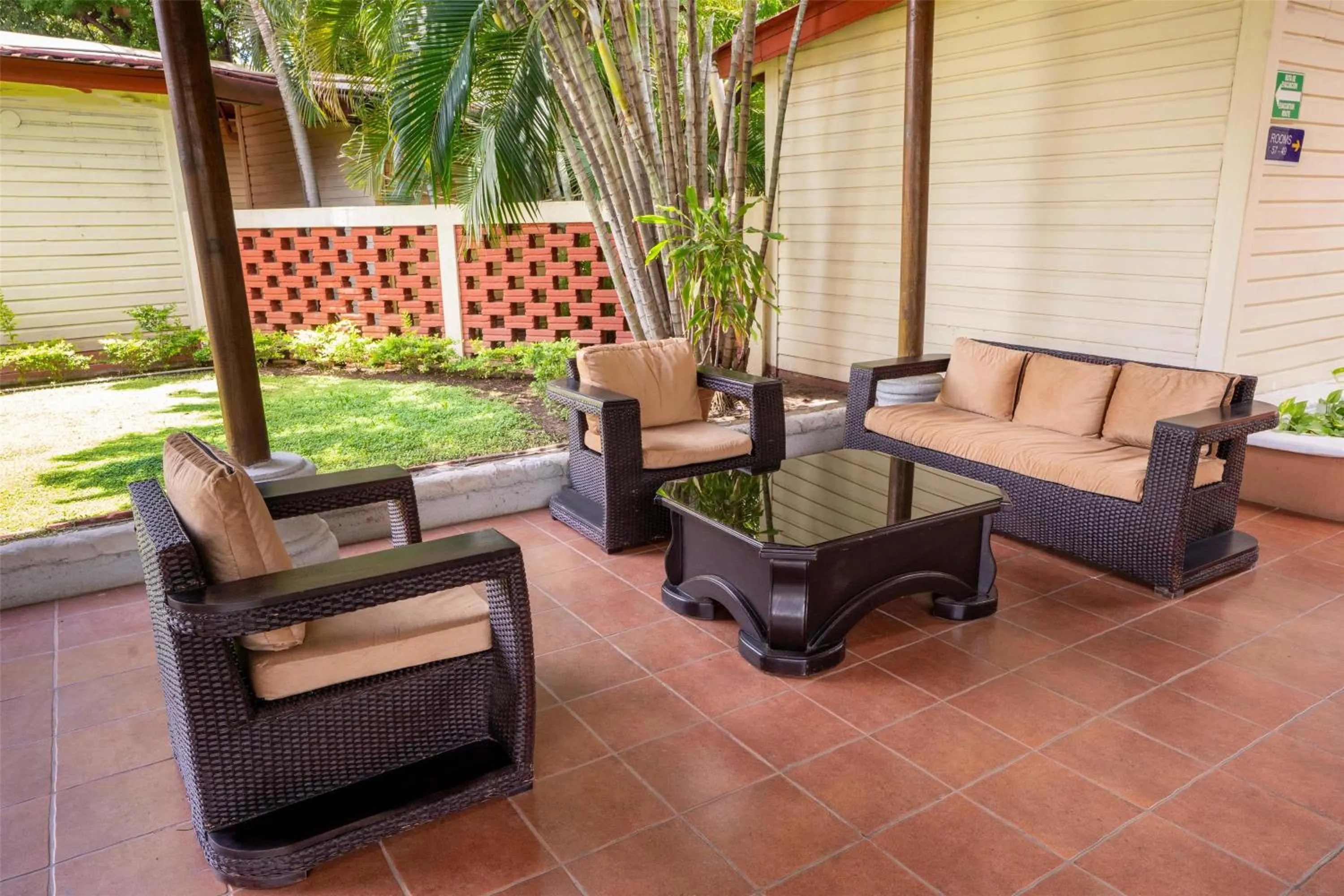 Property building in Best Western Las Mercedes Airport