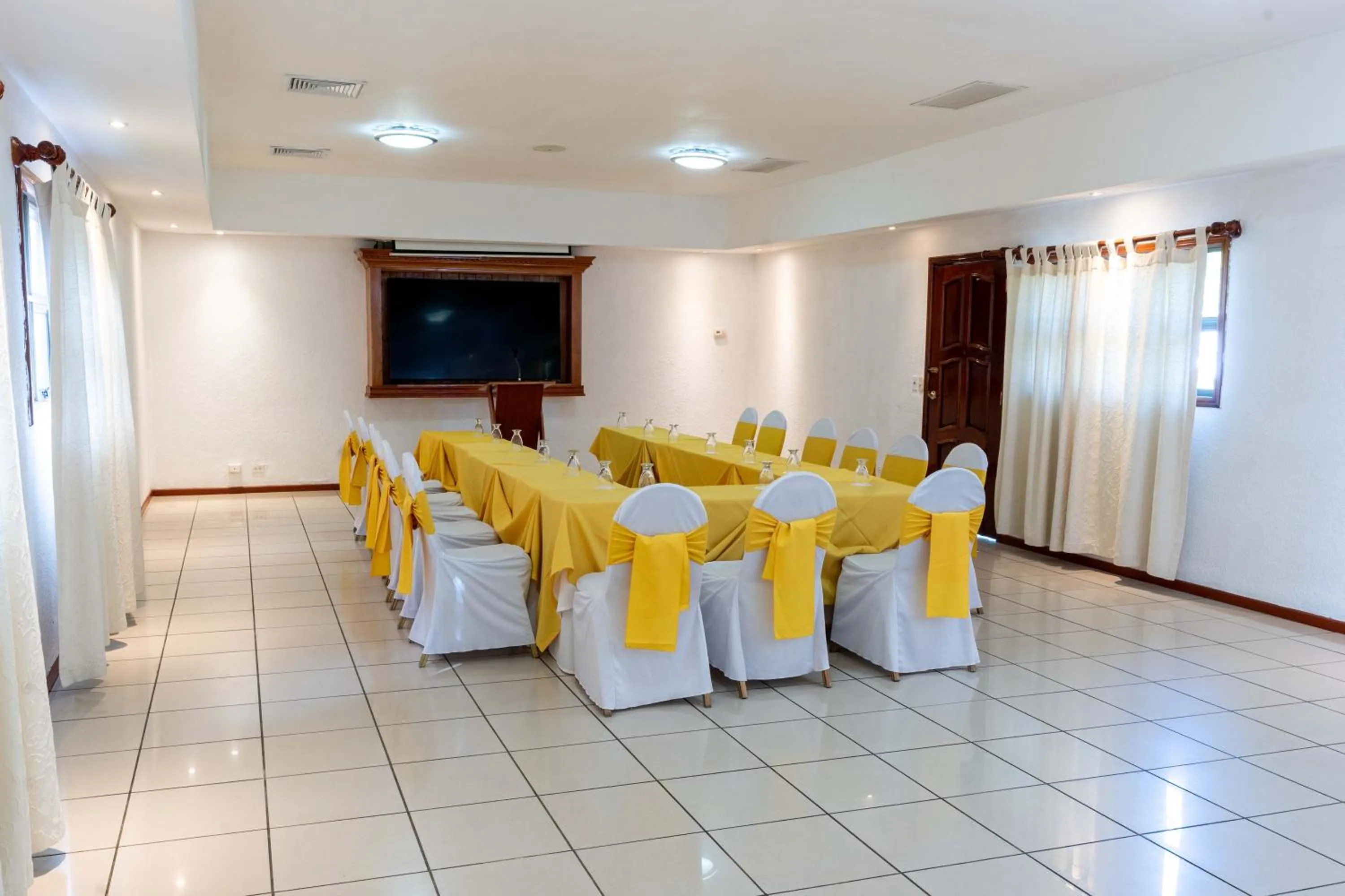 Meeting/conference room in Best Western Las Mercedes Airport