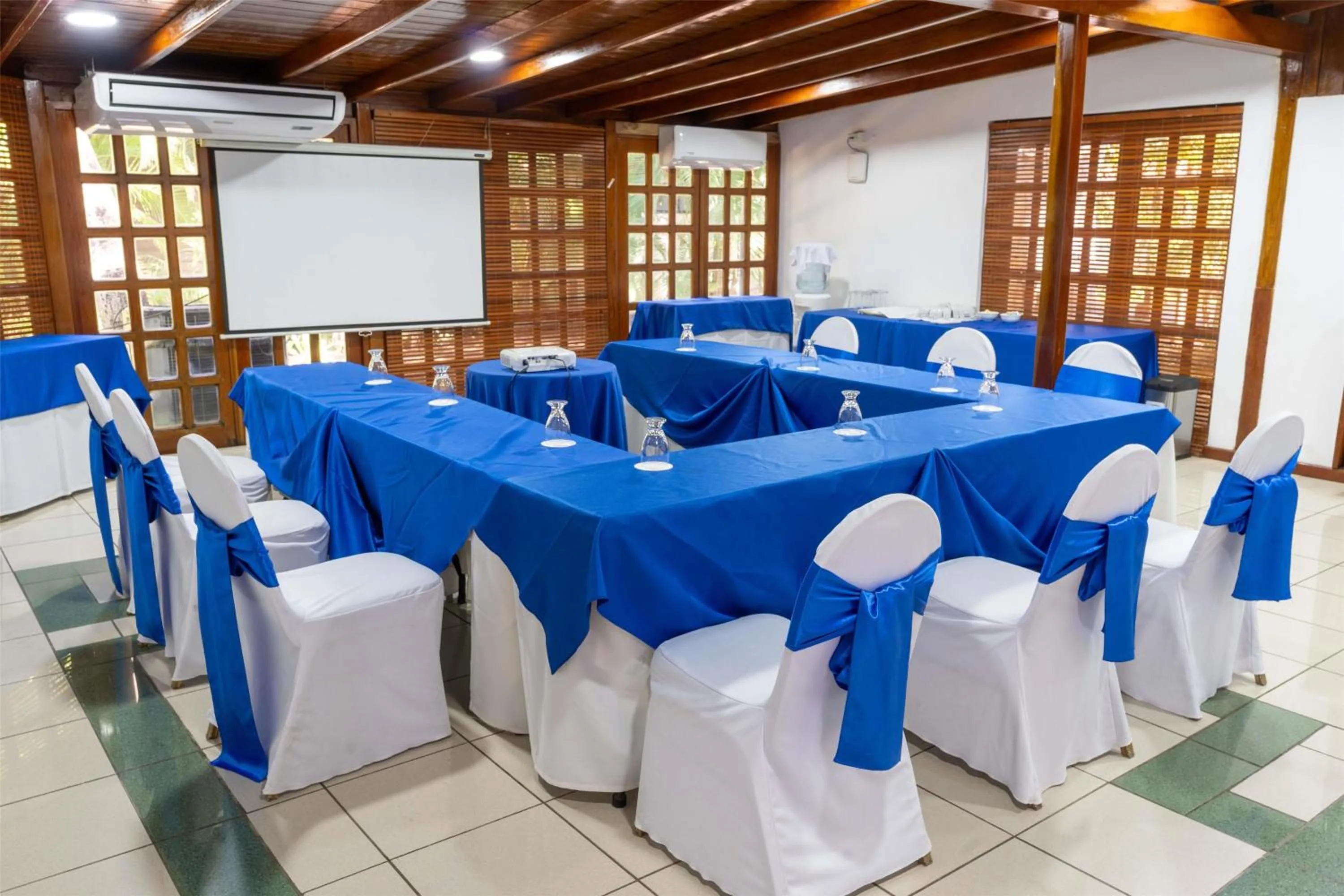 Meeting/conference room in Best Western Las Mercedes Airport