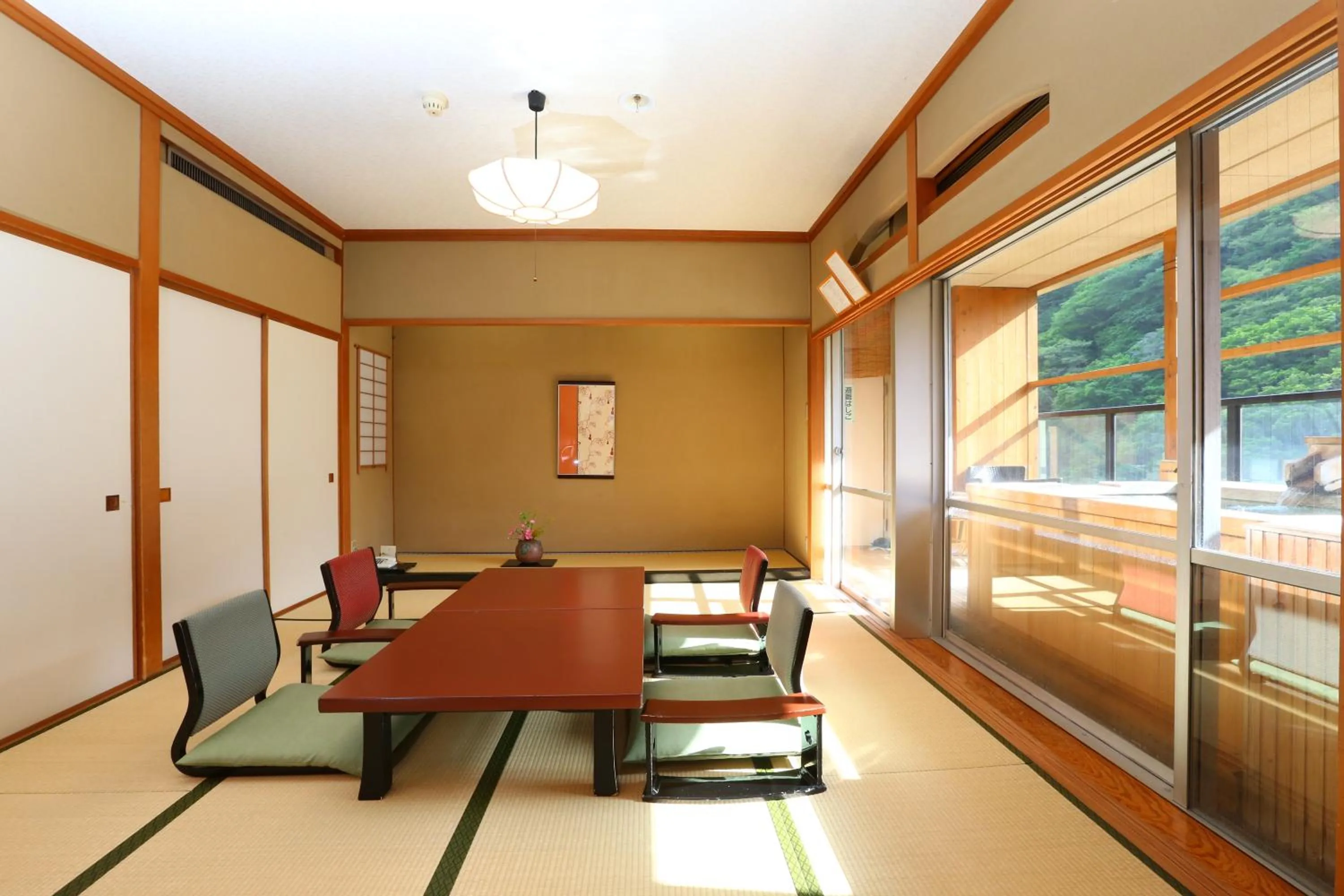 Photo of the whole room in Oku Yugawara SANSUIROU