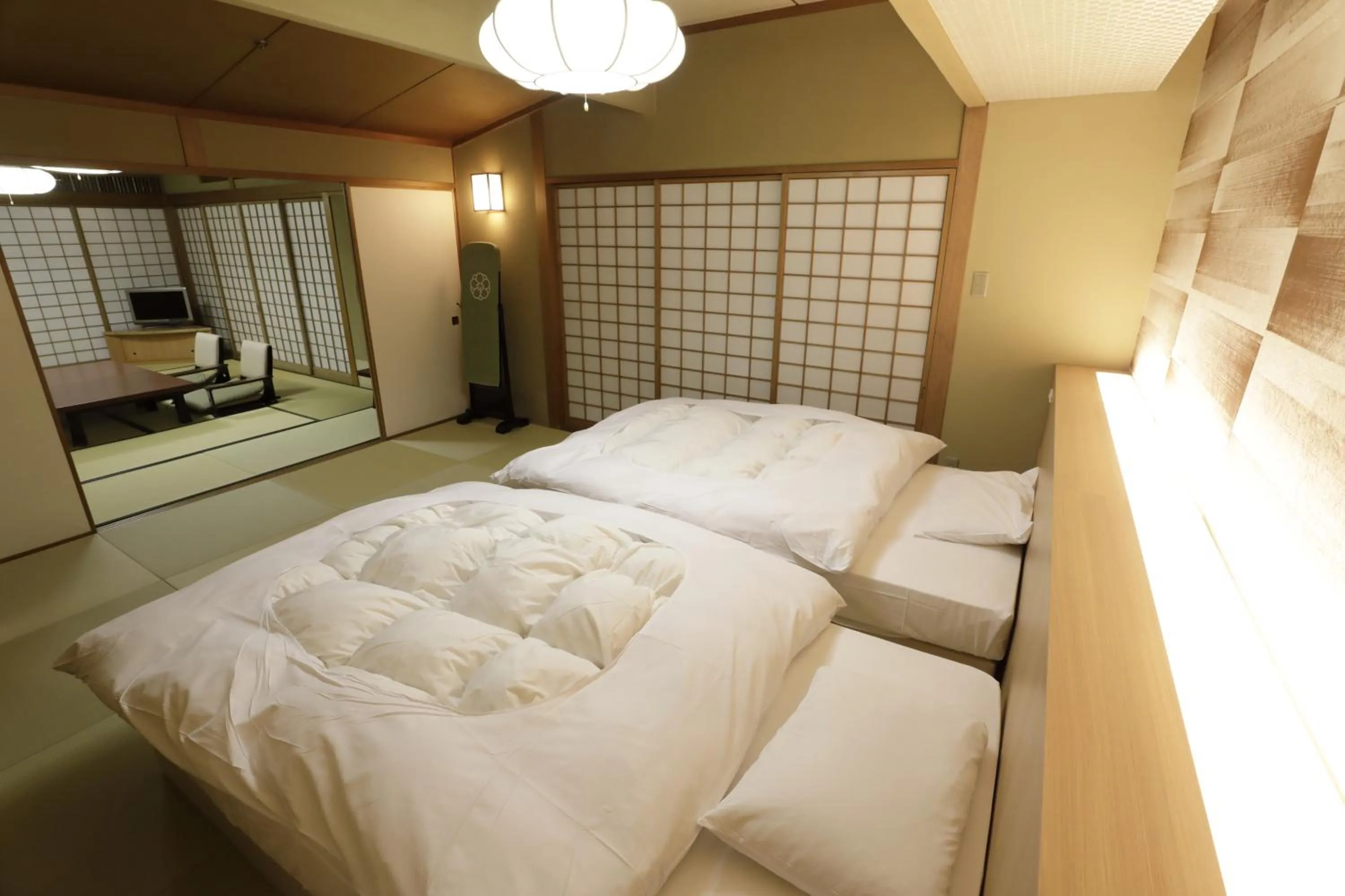 Photo of the whole room, Bed in Oku Yugawara SANSUIROU