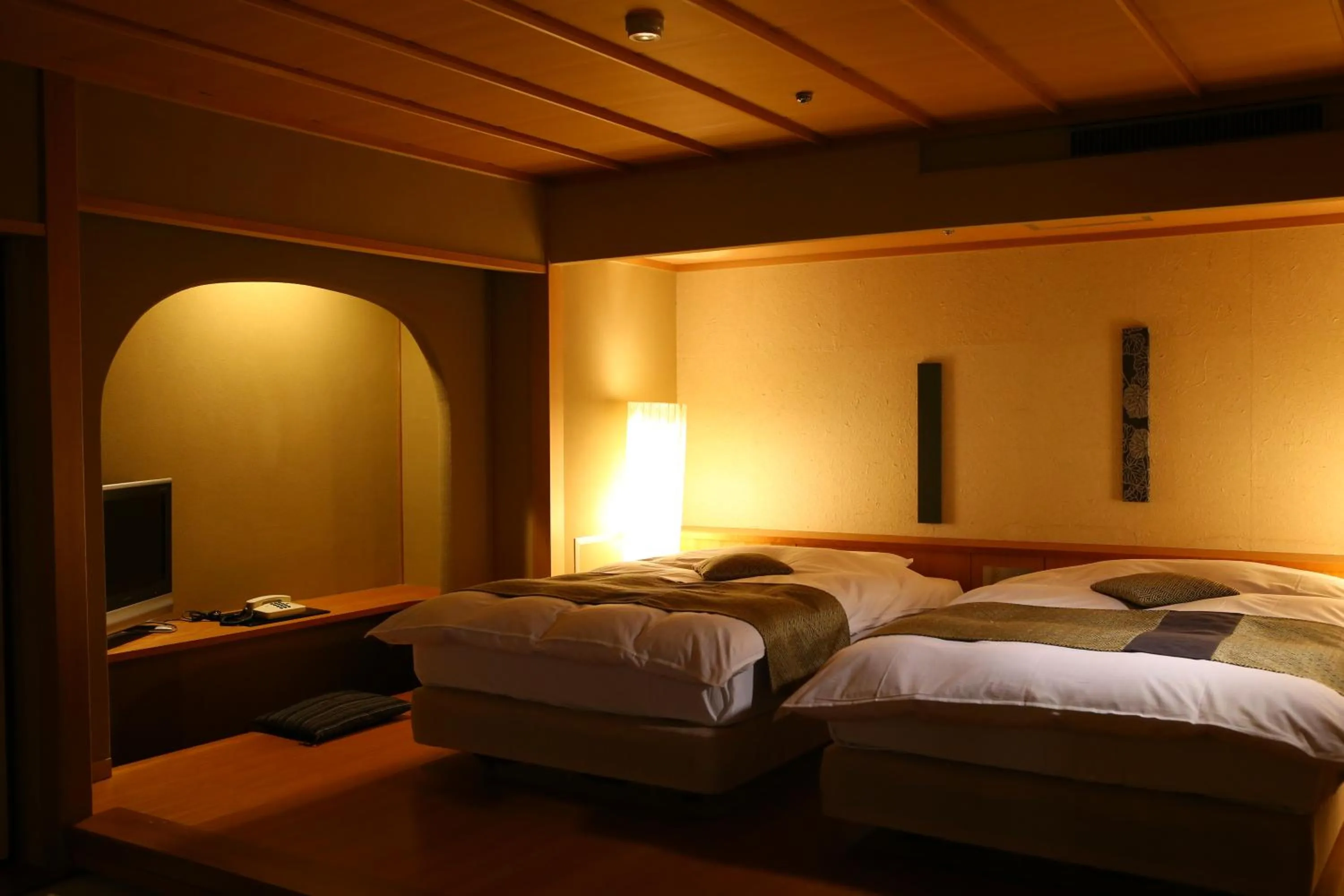 Photo of the whole room, Bed in Oku Yugawara SANSUIROU