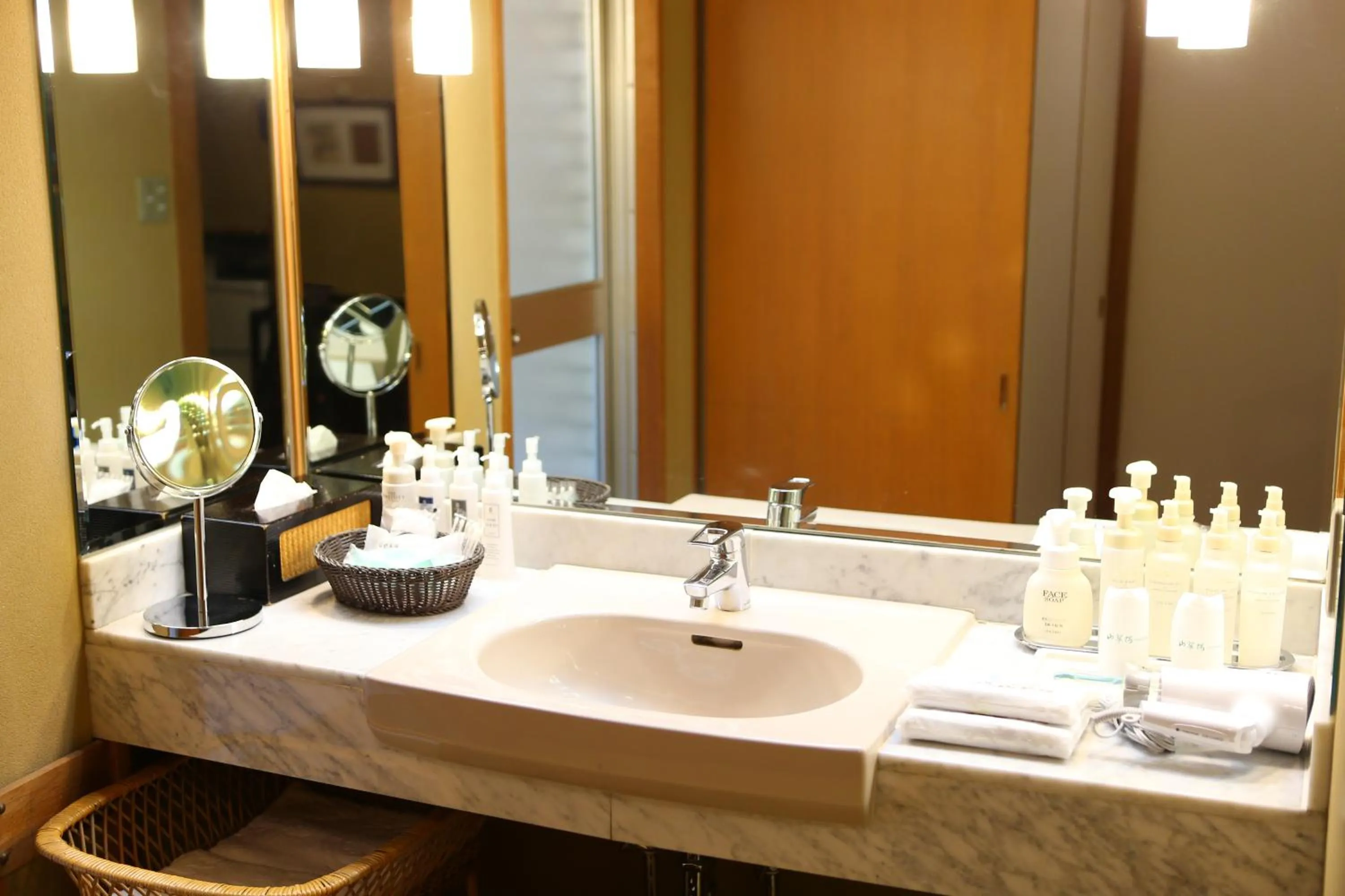 Photo of the whole room in Oku Yugawara SANSUIROU