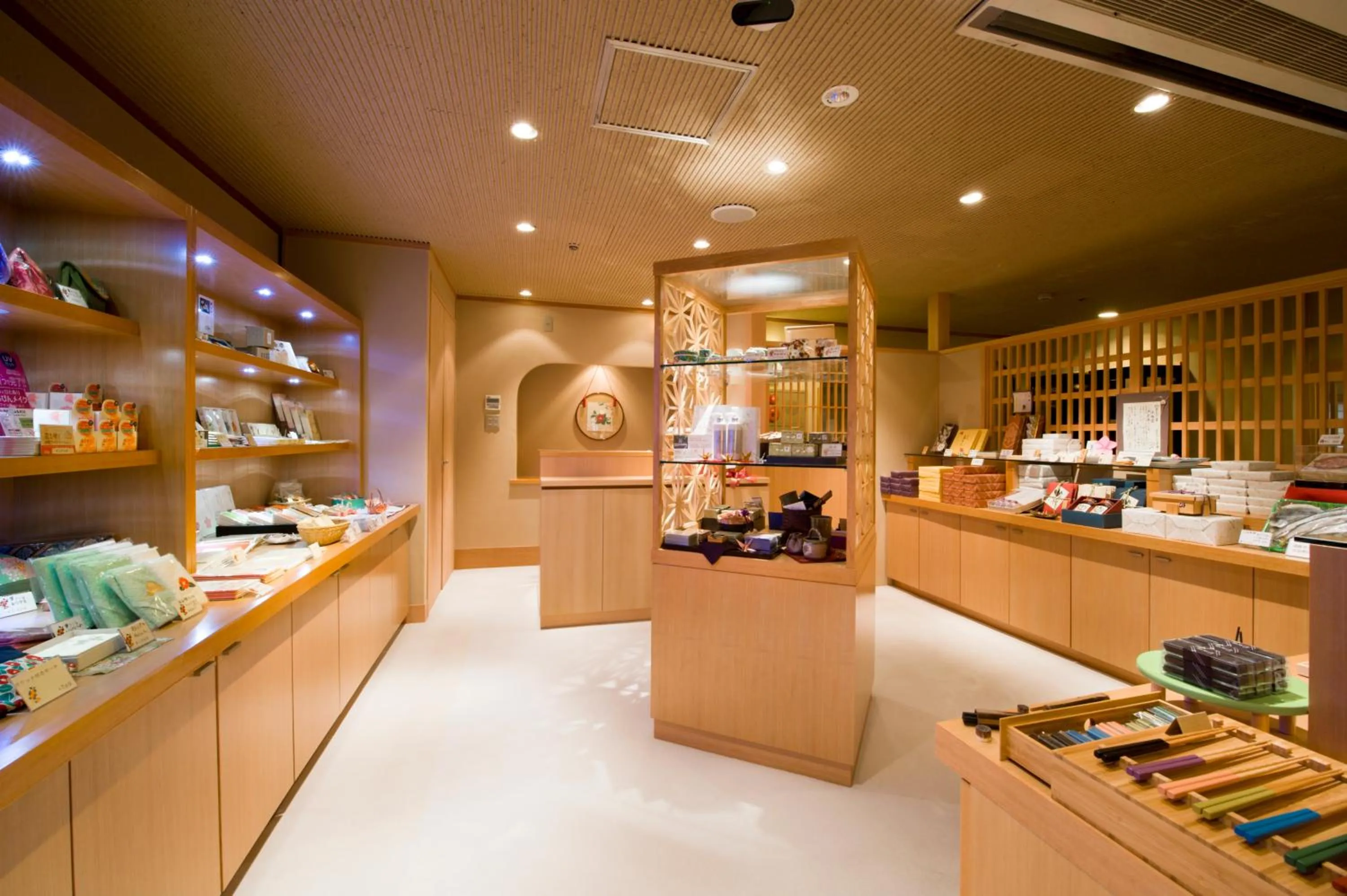 On-site shops in Oku Yugawara Tsubaki