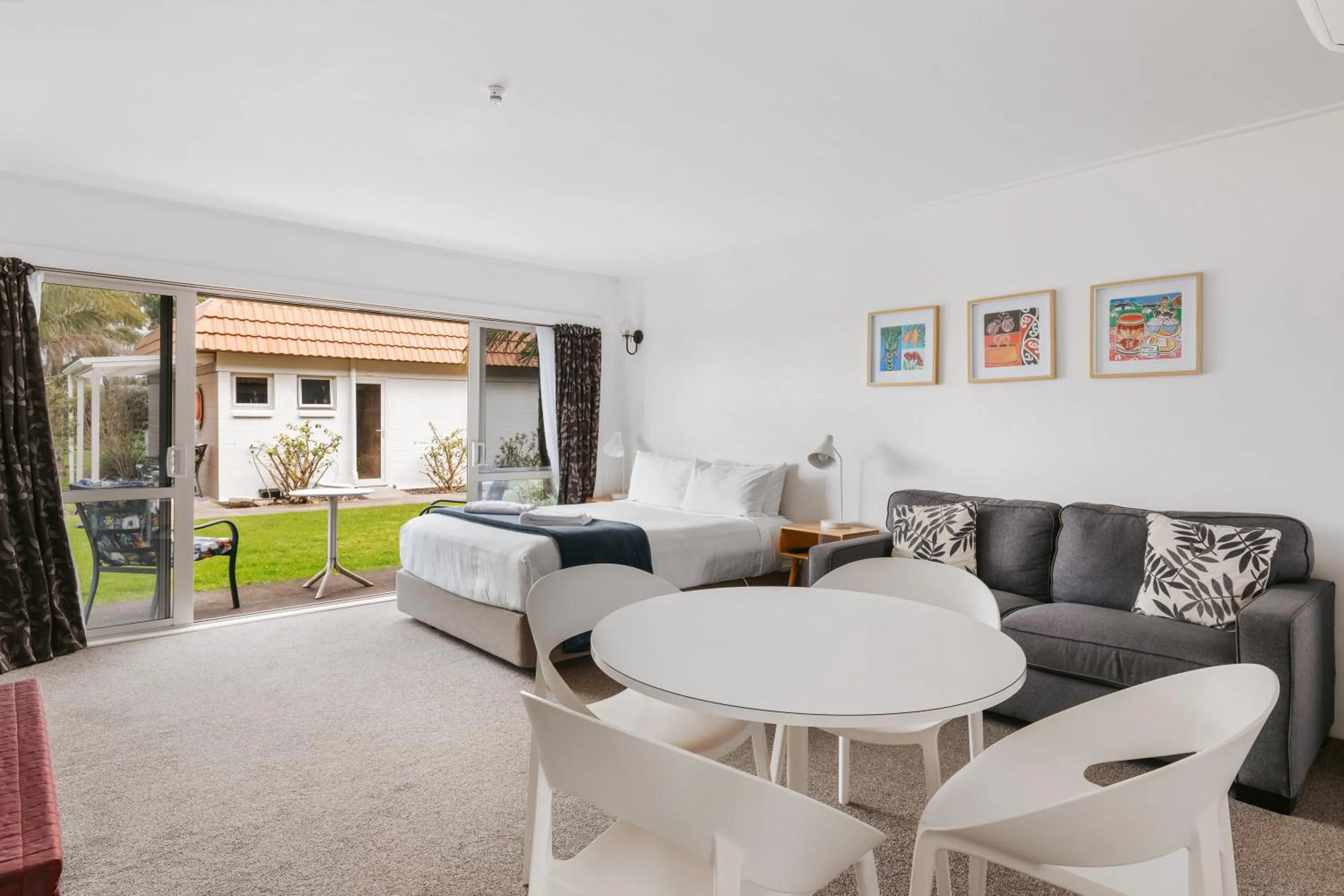 air conditioner in Avalon Motel Thames - Wenzel Motels