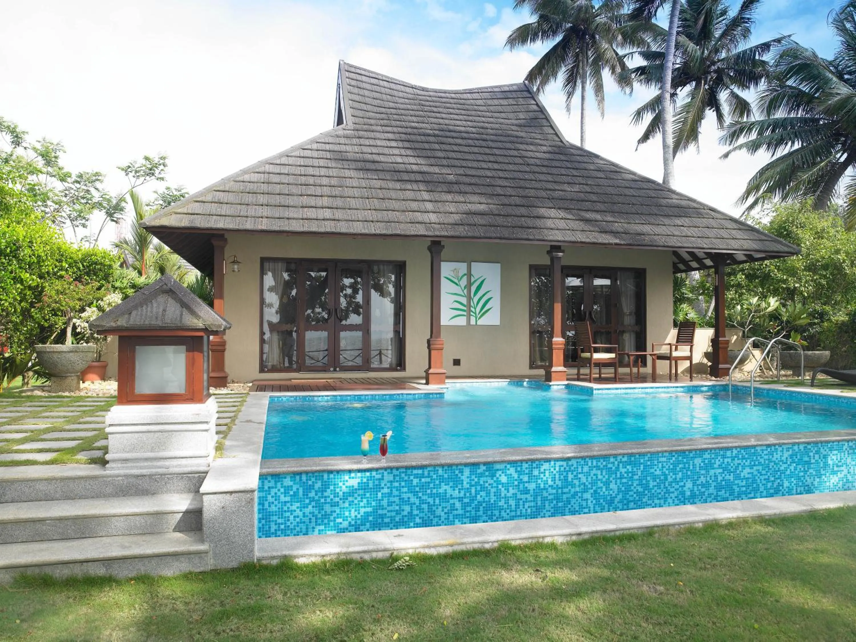 Swimming pool in The Zuri Kumarakom Kerala Resort & Spa