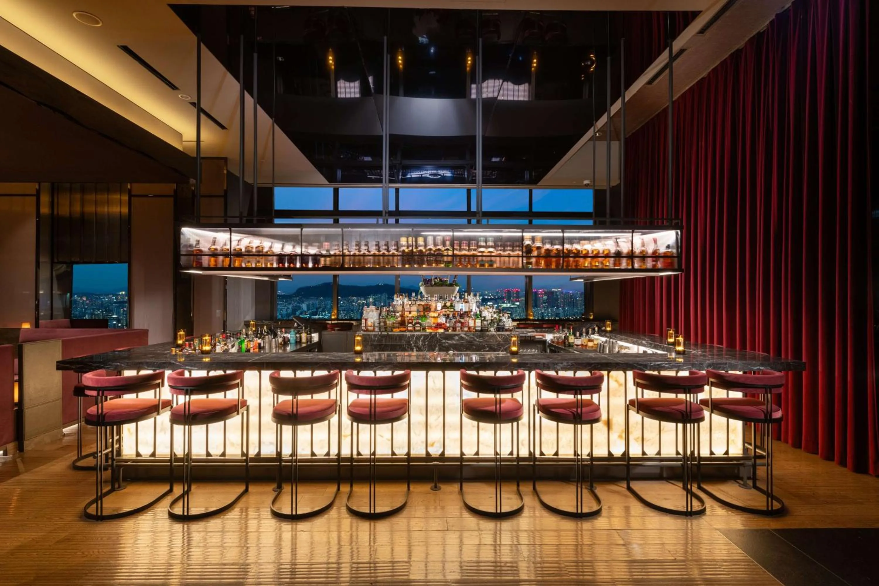 Lounge or bar in Conrad Seoul