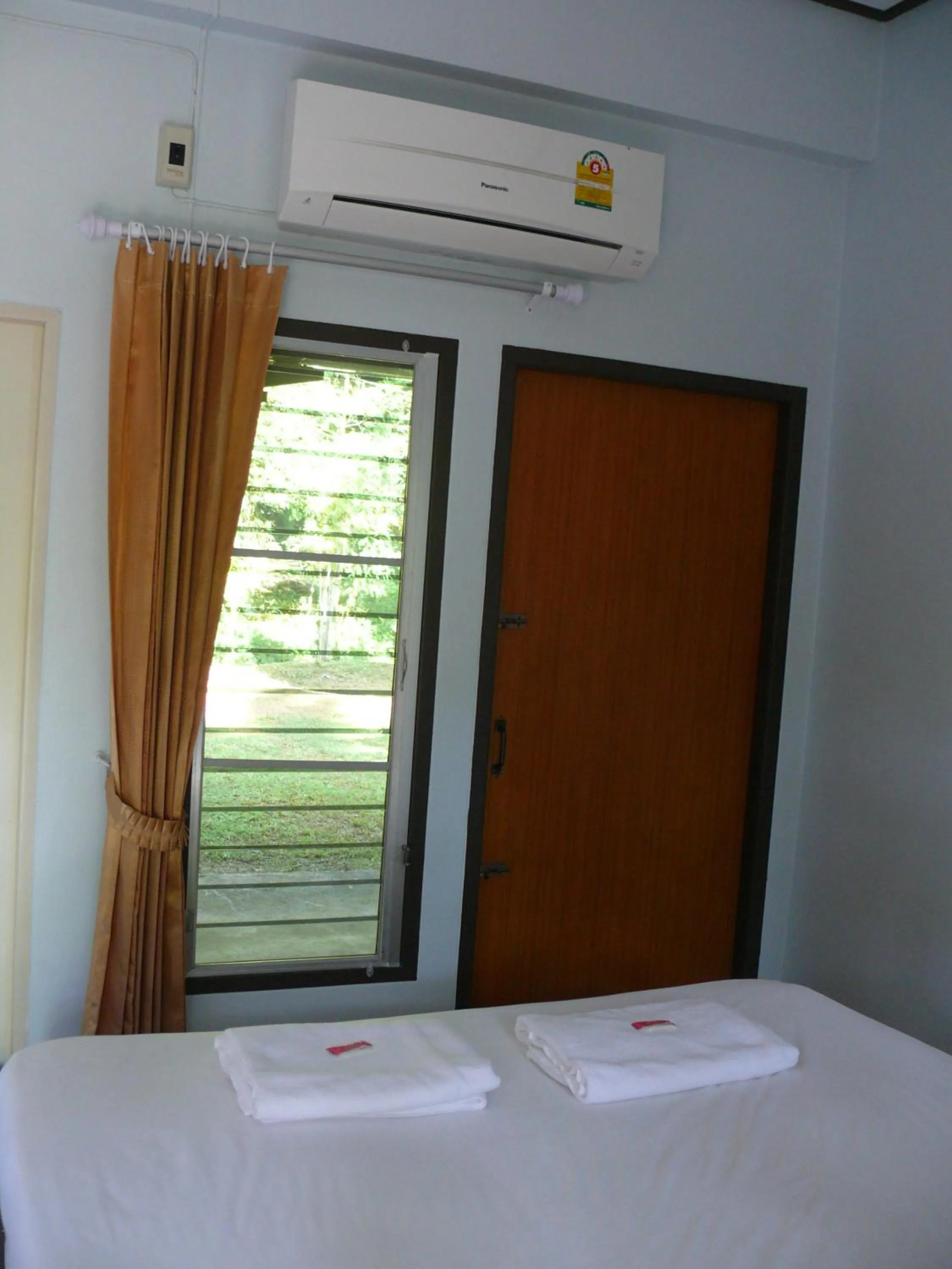 Bed in Suan Bang Bon Guest House