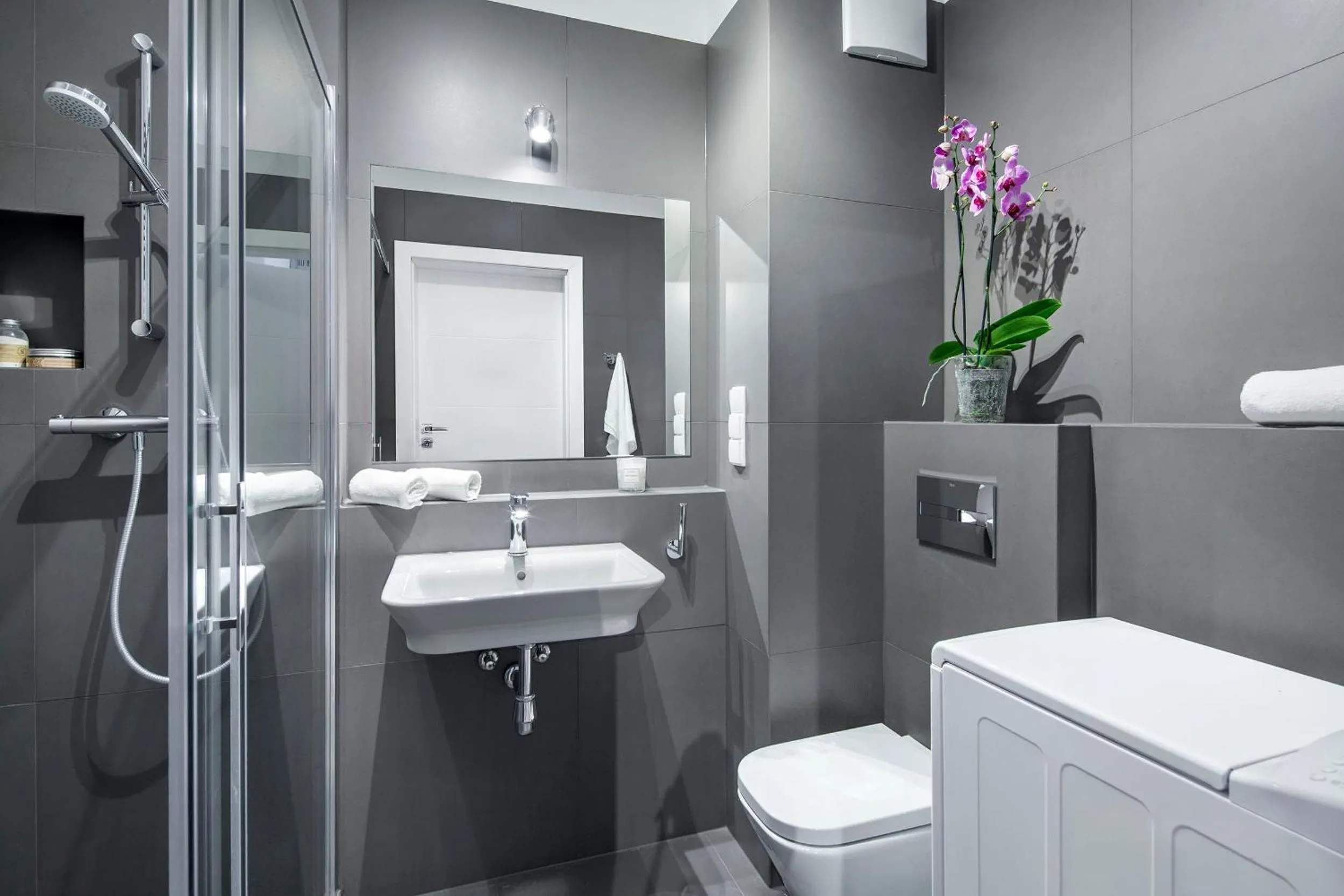 Shower in Sleepy3city Apartments Batorego 9