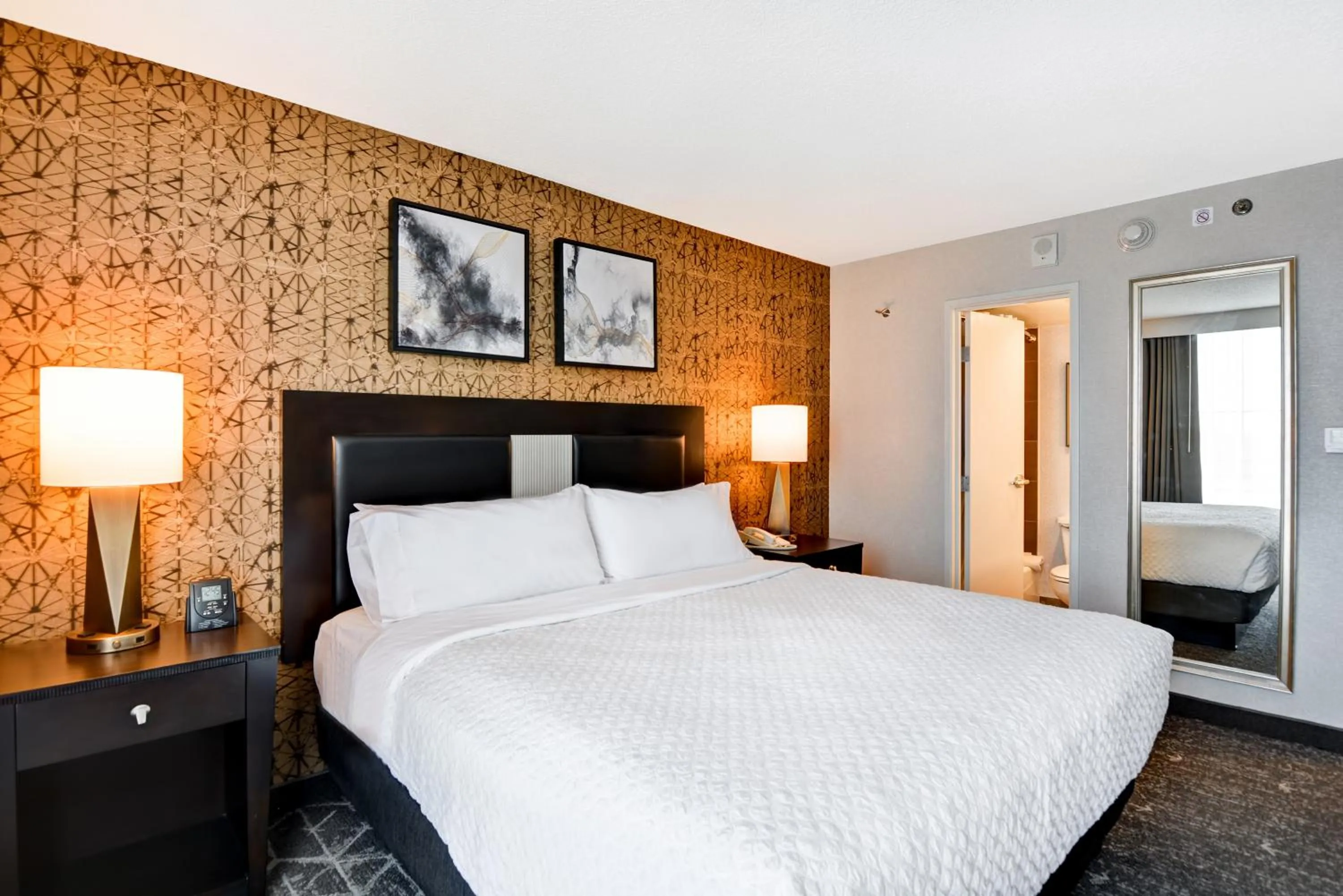 Bedroom, Bed in Embassy Suites by Hilton Minneapolis Airport