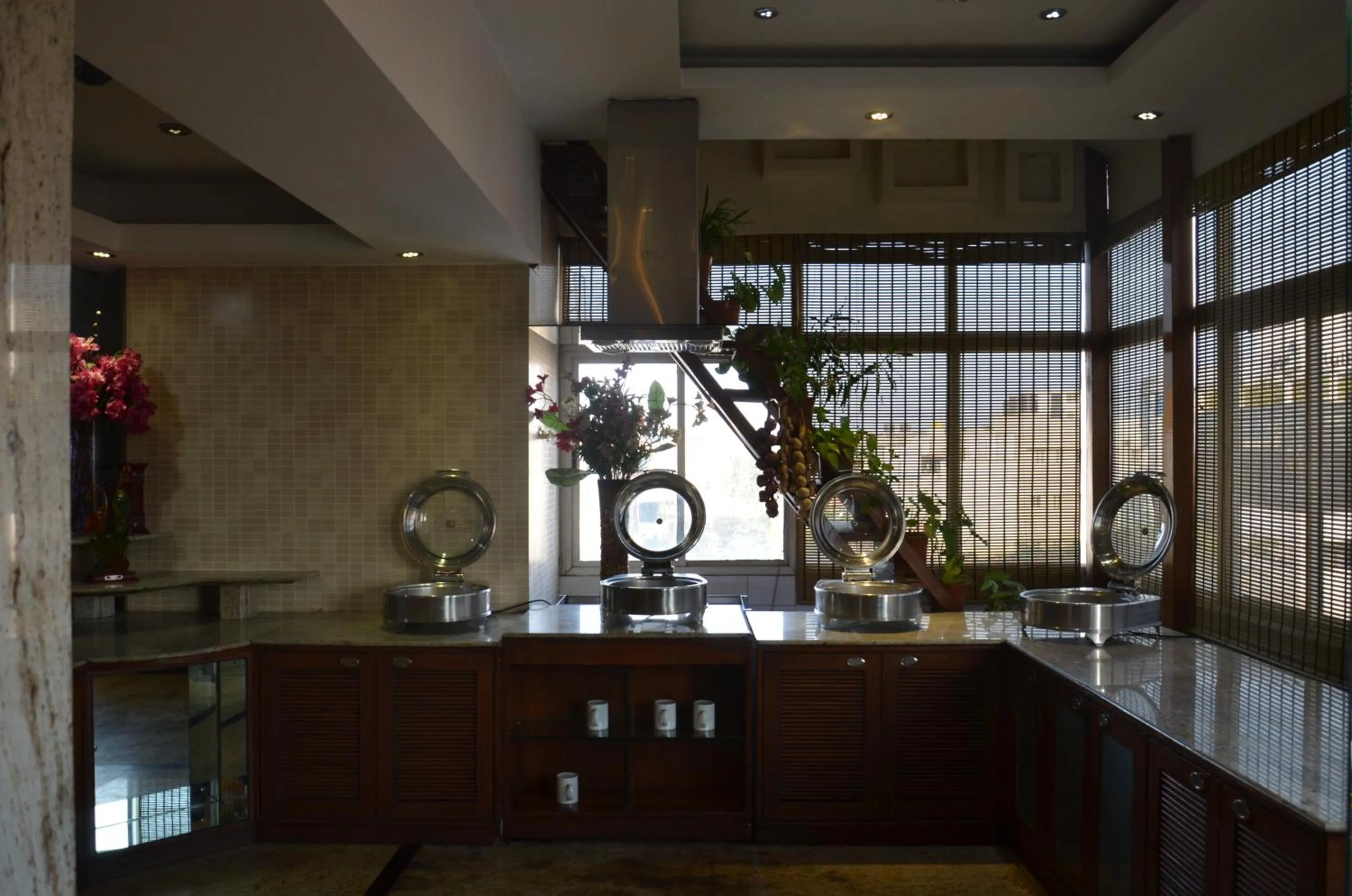 Restaurant/places to eat in Hotel Silicrest