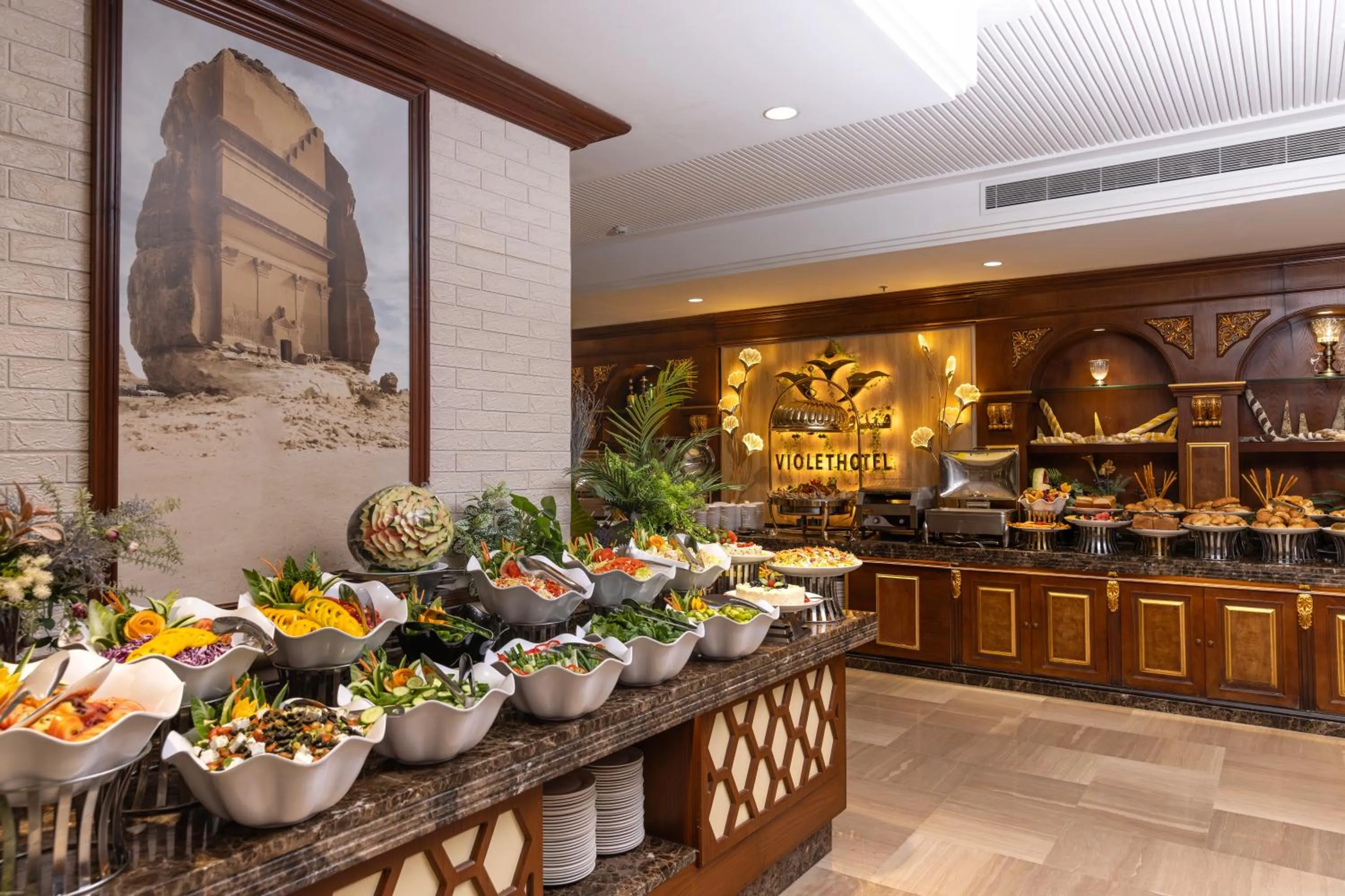 Food and drinks in Violet Al Azizia Hotel MASJID Al Qatari