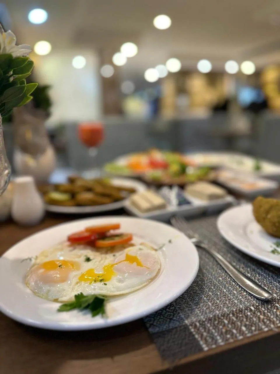 Buffet breakfast in Violet Al Azizia Hotel MASJID Al Qatari