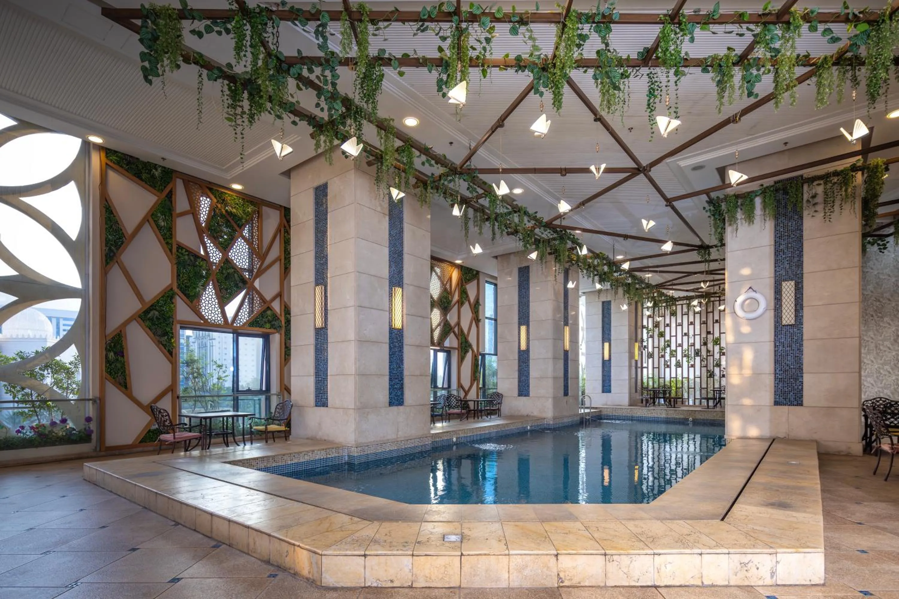 Swimming pool in Violet Al Azizia Hotel MASJID Al Qatari