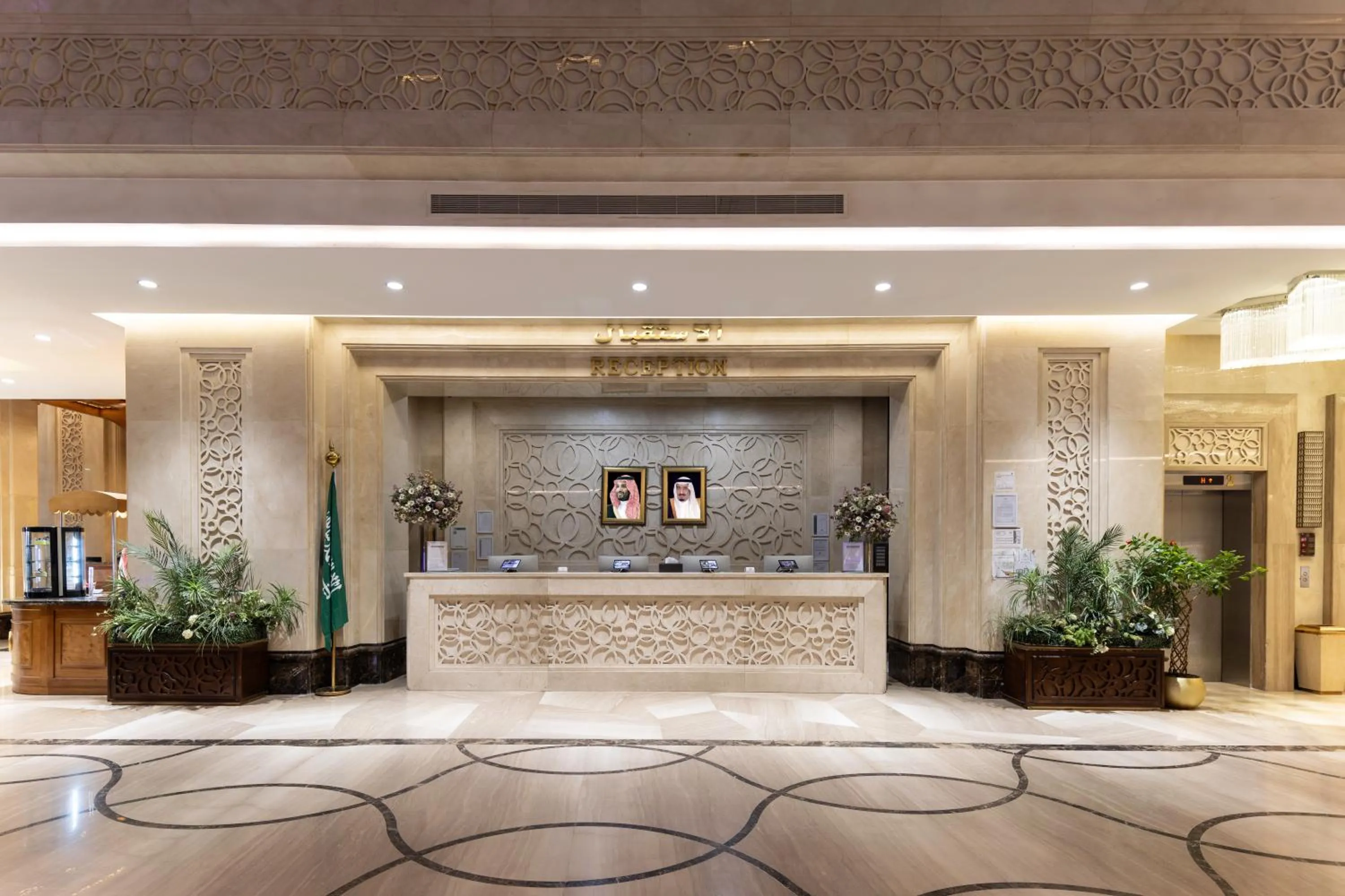 Lobby or reception in Violet Al Azizia Hotel MASJID Al Qatari