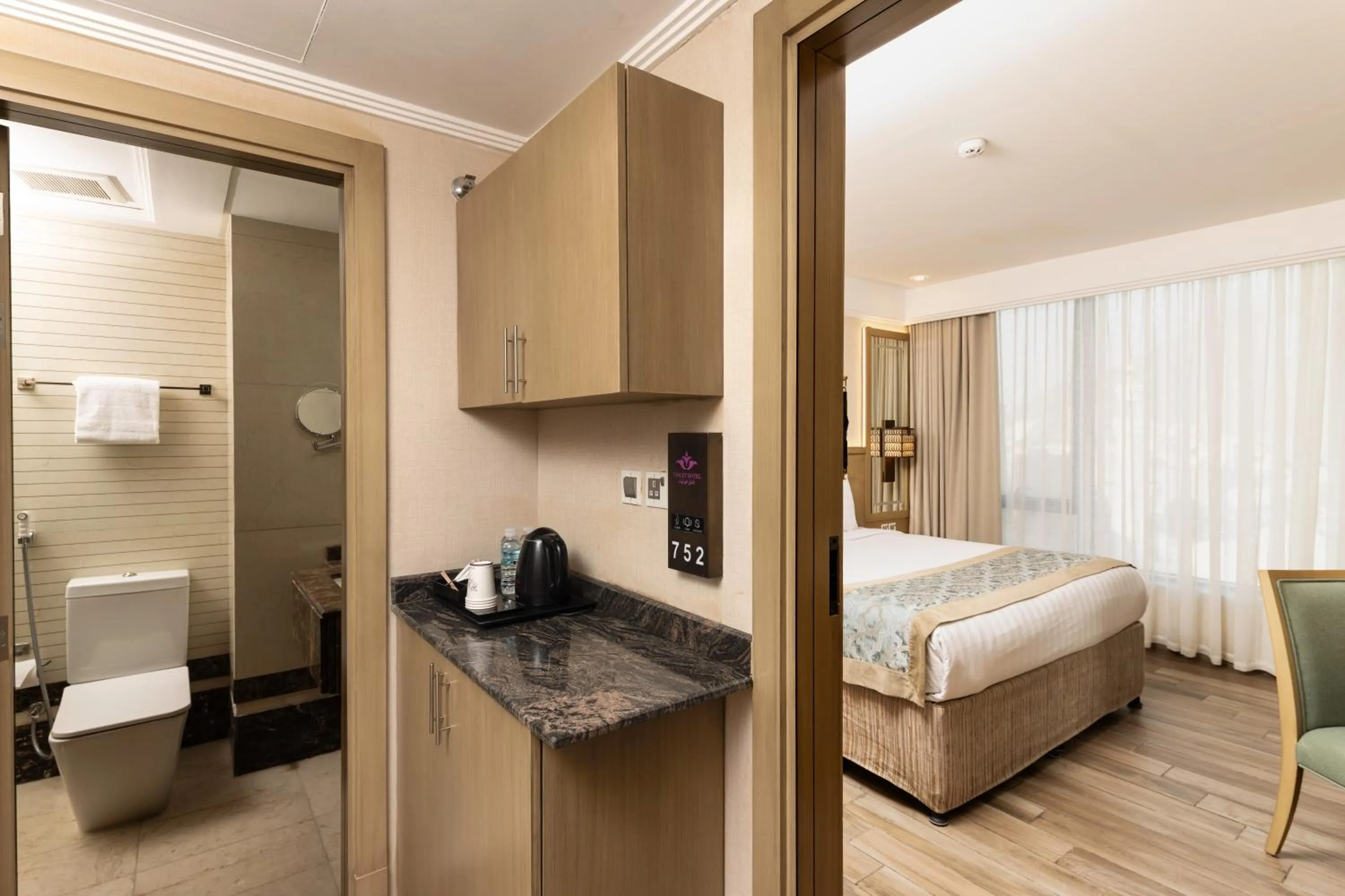 Bed in Violet Al Azizia Hotel MASJID Al Qatari