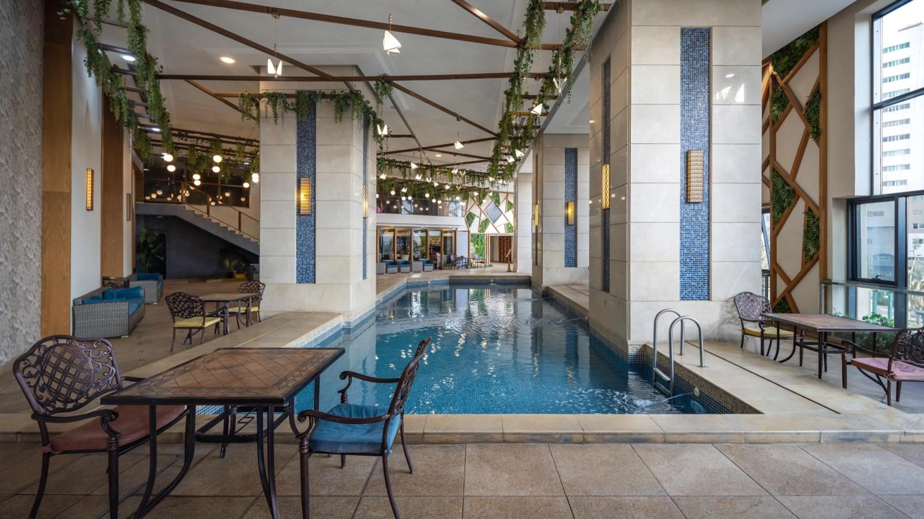 Swimming pool in Violet Al Azizia Hotel MASJID Al Qatari